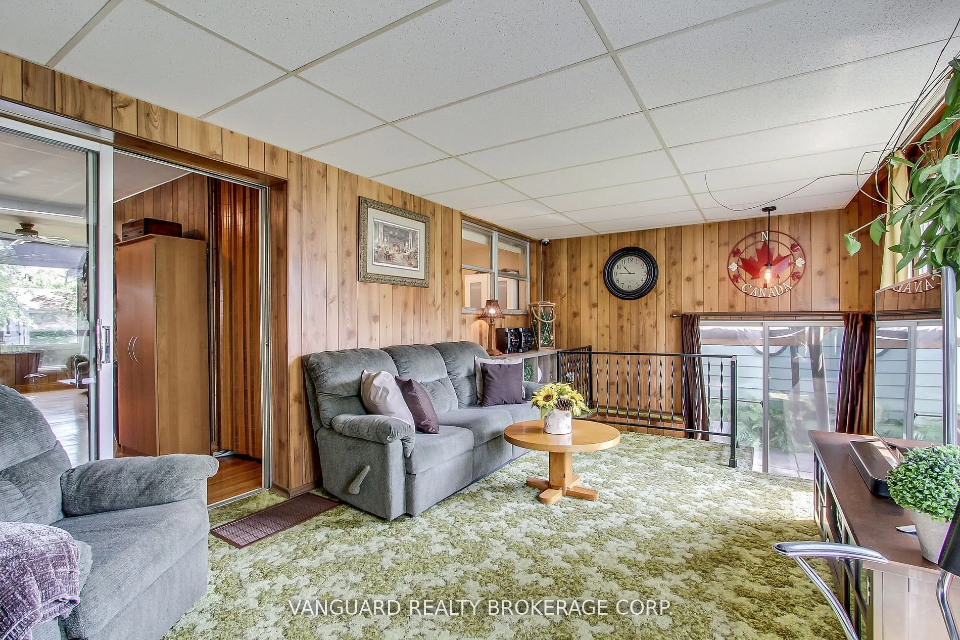 92 Ellwood Drive W