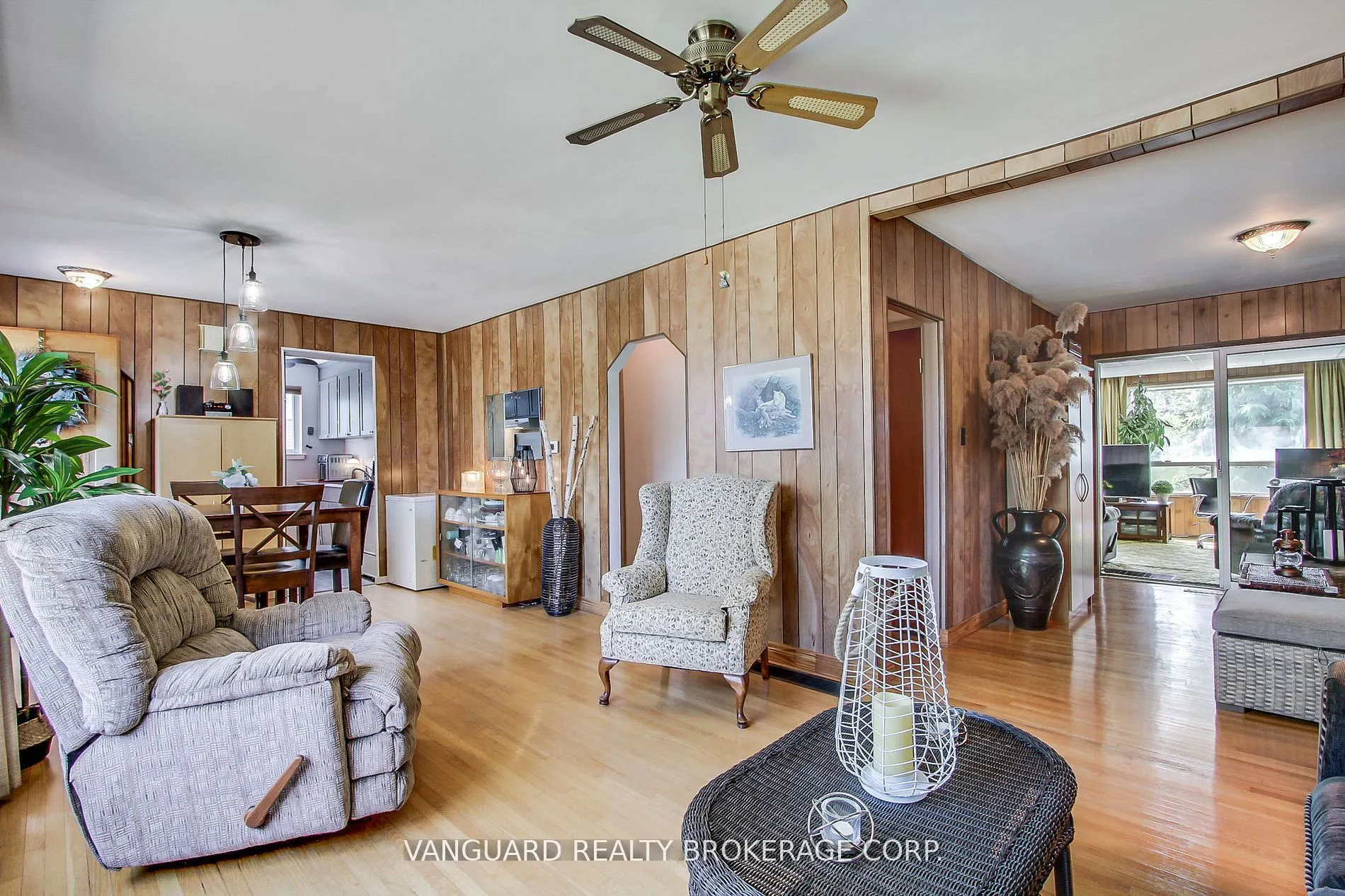 92 Ellwood Drive W