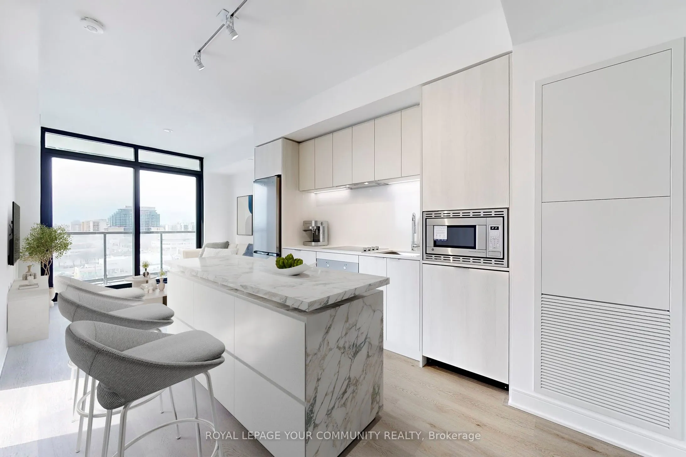 86 Dundas Street E #916