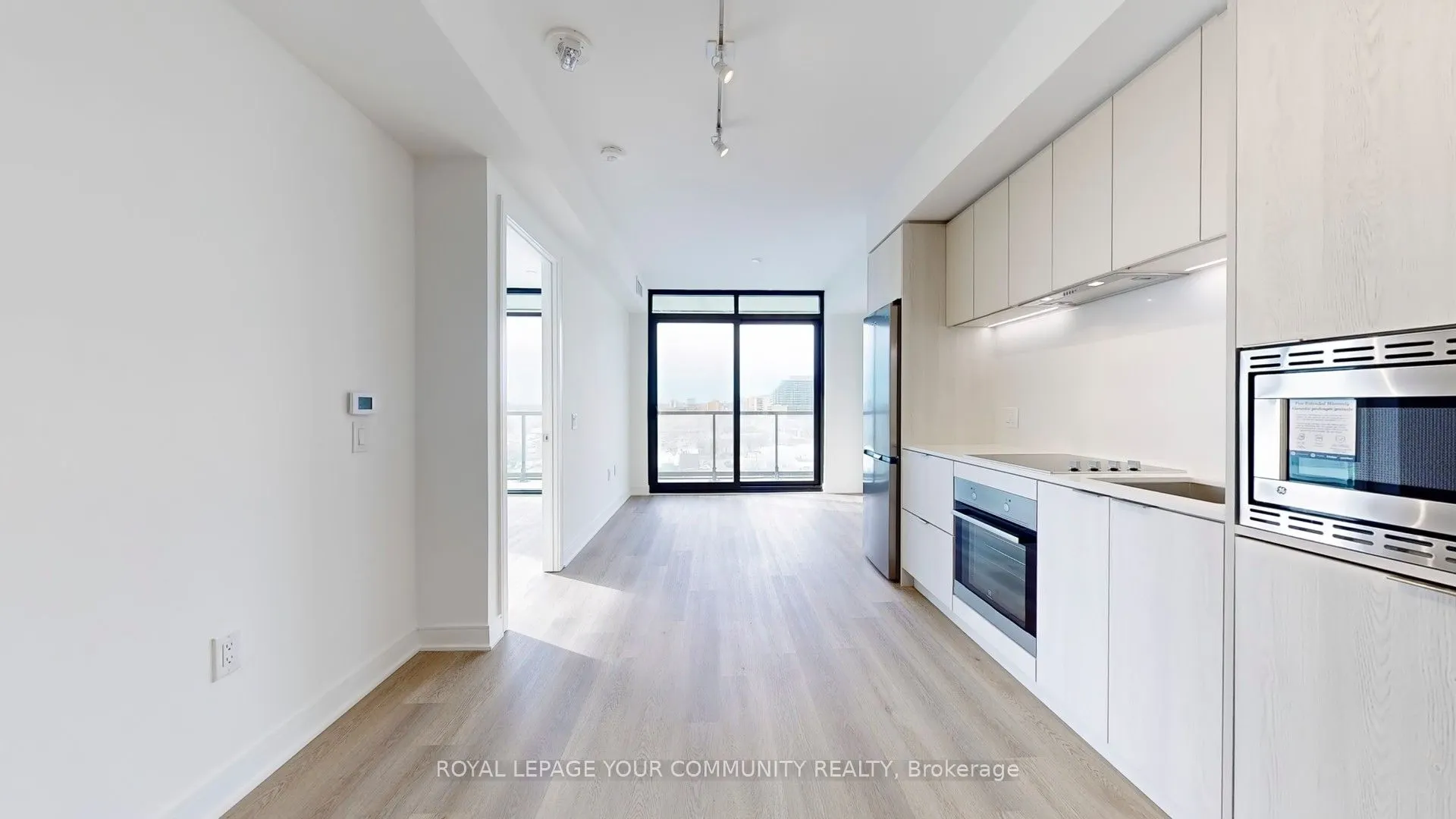 86 Dundas Street E #916