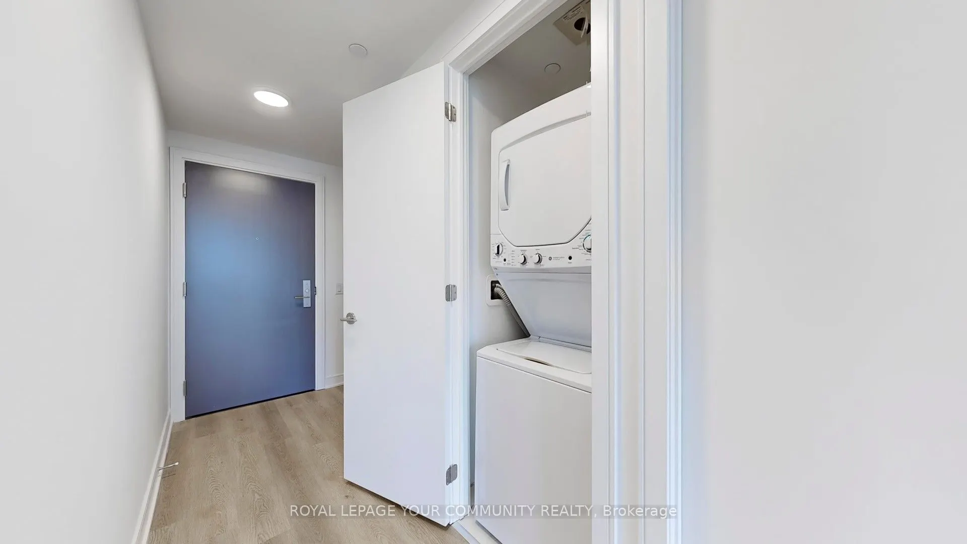 86 Dundas Street E #916