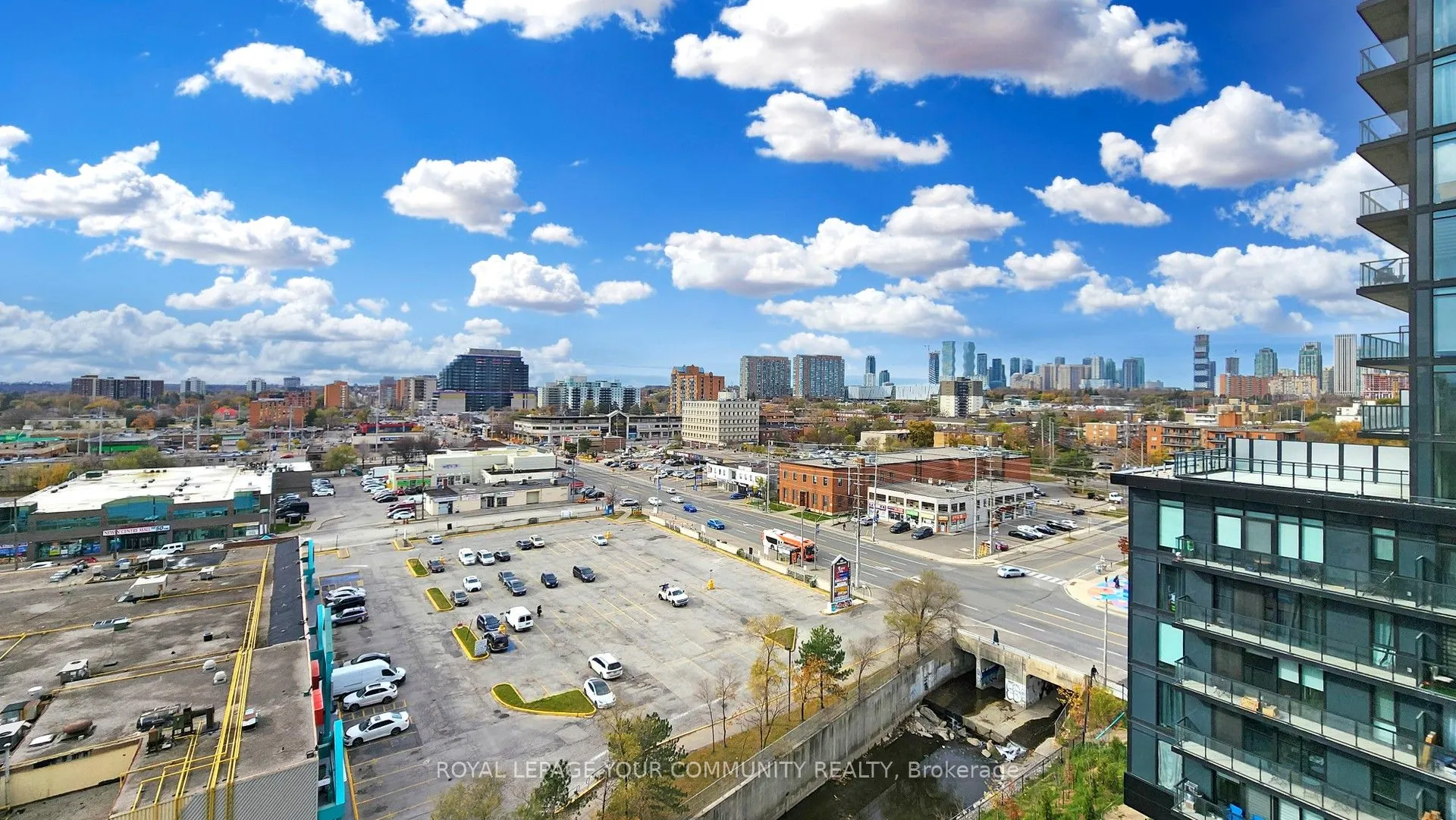 86 Dundas Street E #916
