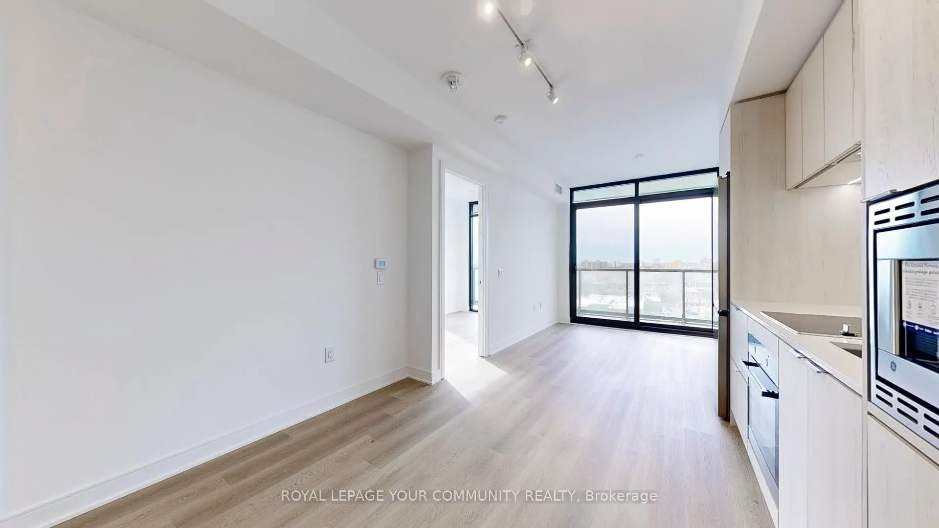 86 Dundas Street E #916