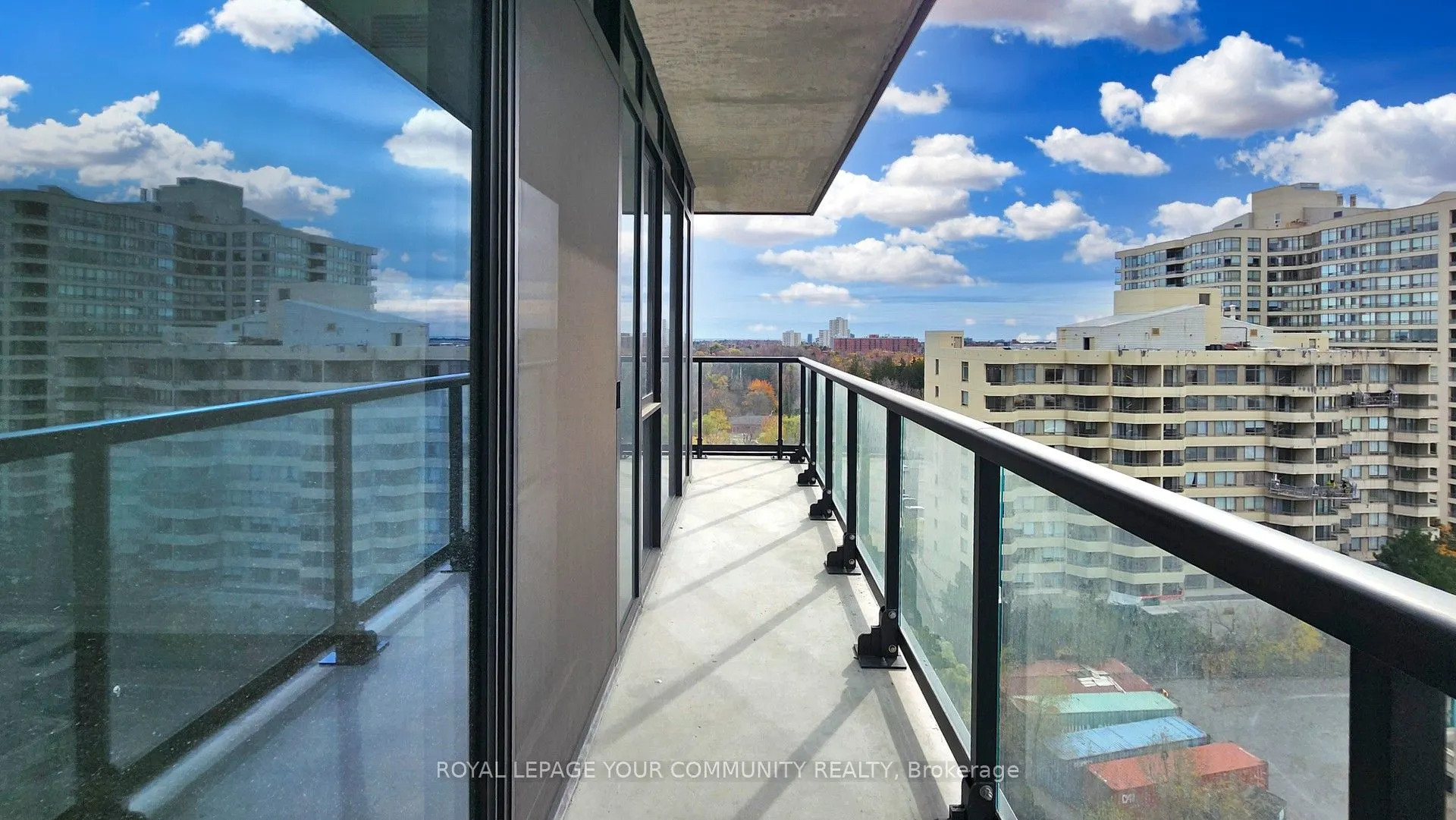 86 Dundas Street E #916