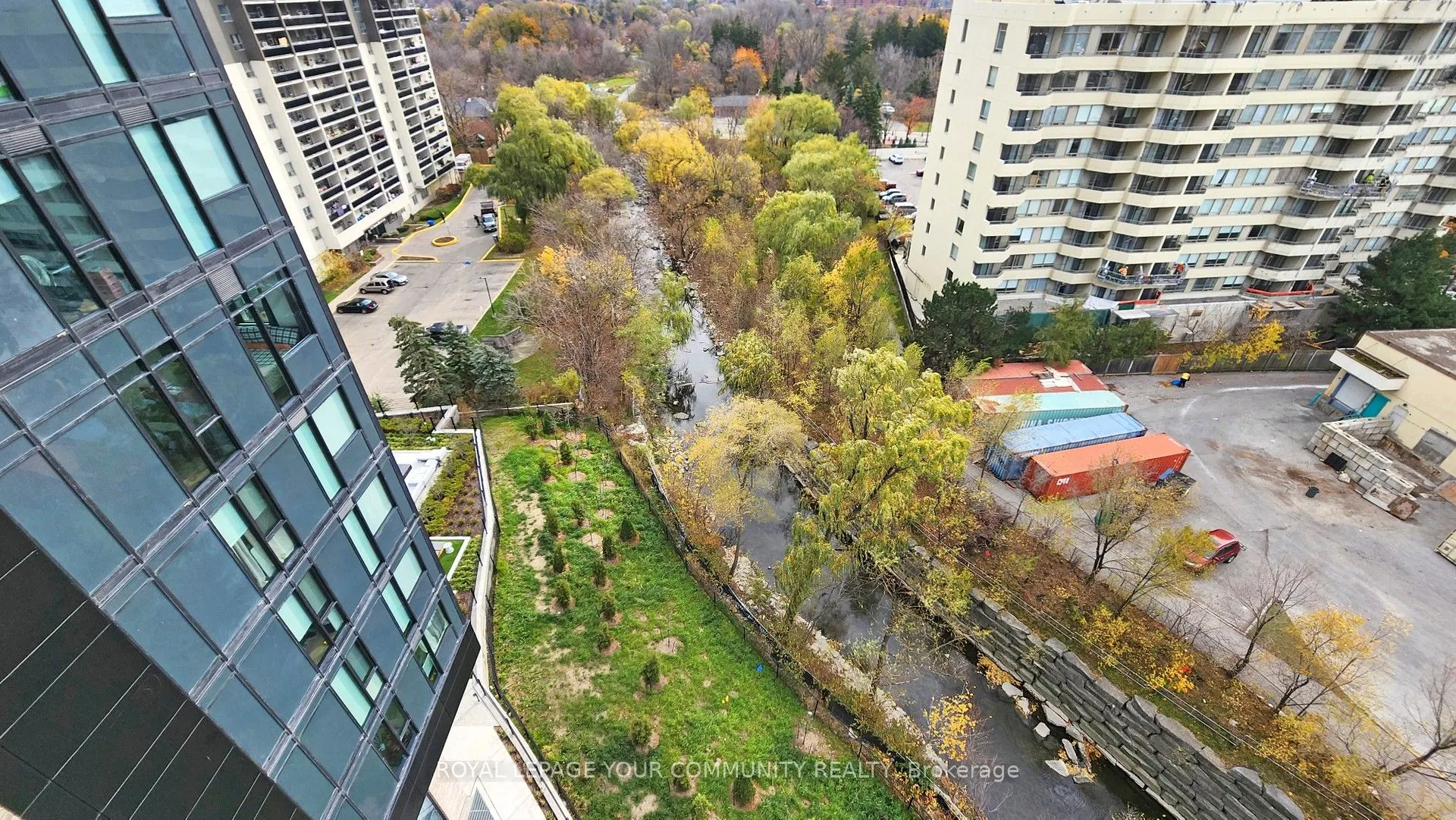 86 Dundas Street E #916