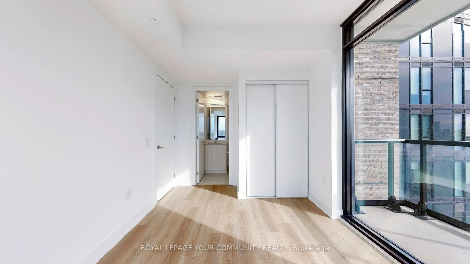 86 Dundas Street E #916