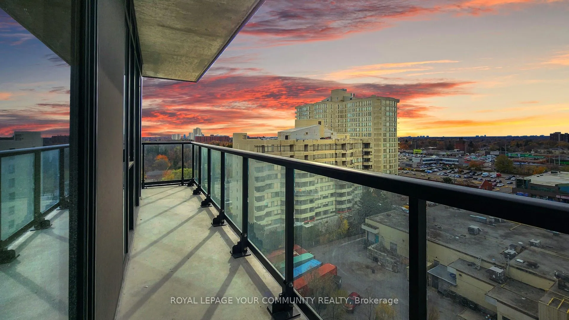 86 Dundas Street E #916