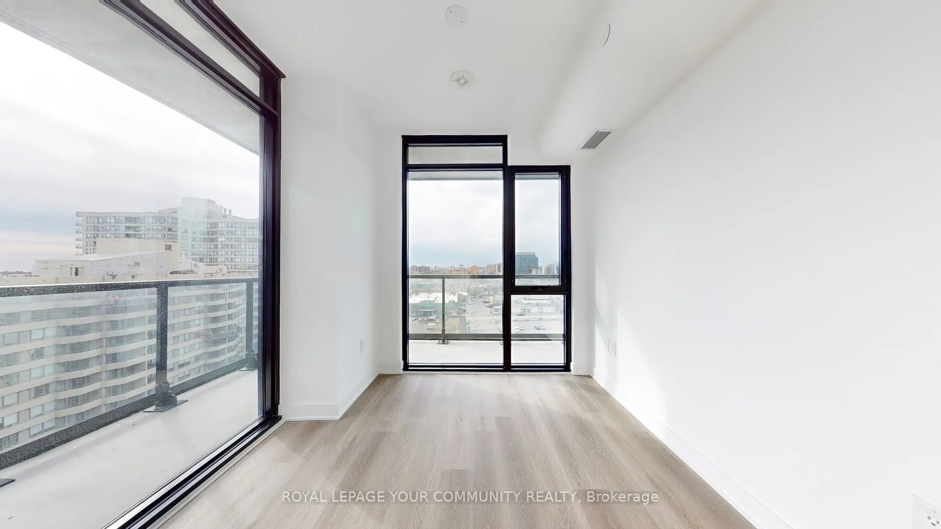 86 Dundas Street E #916