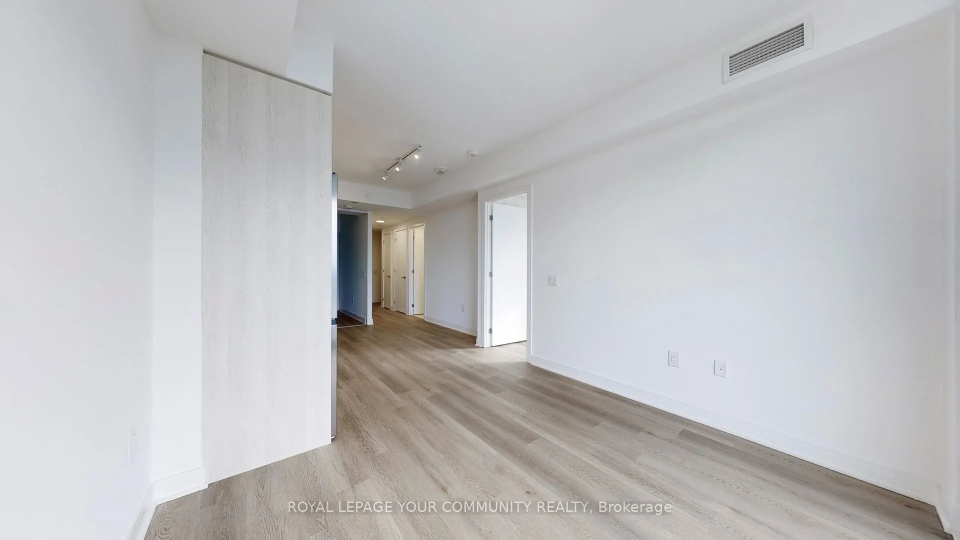 86 Dundas Street E #916