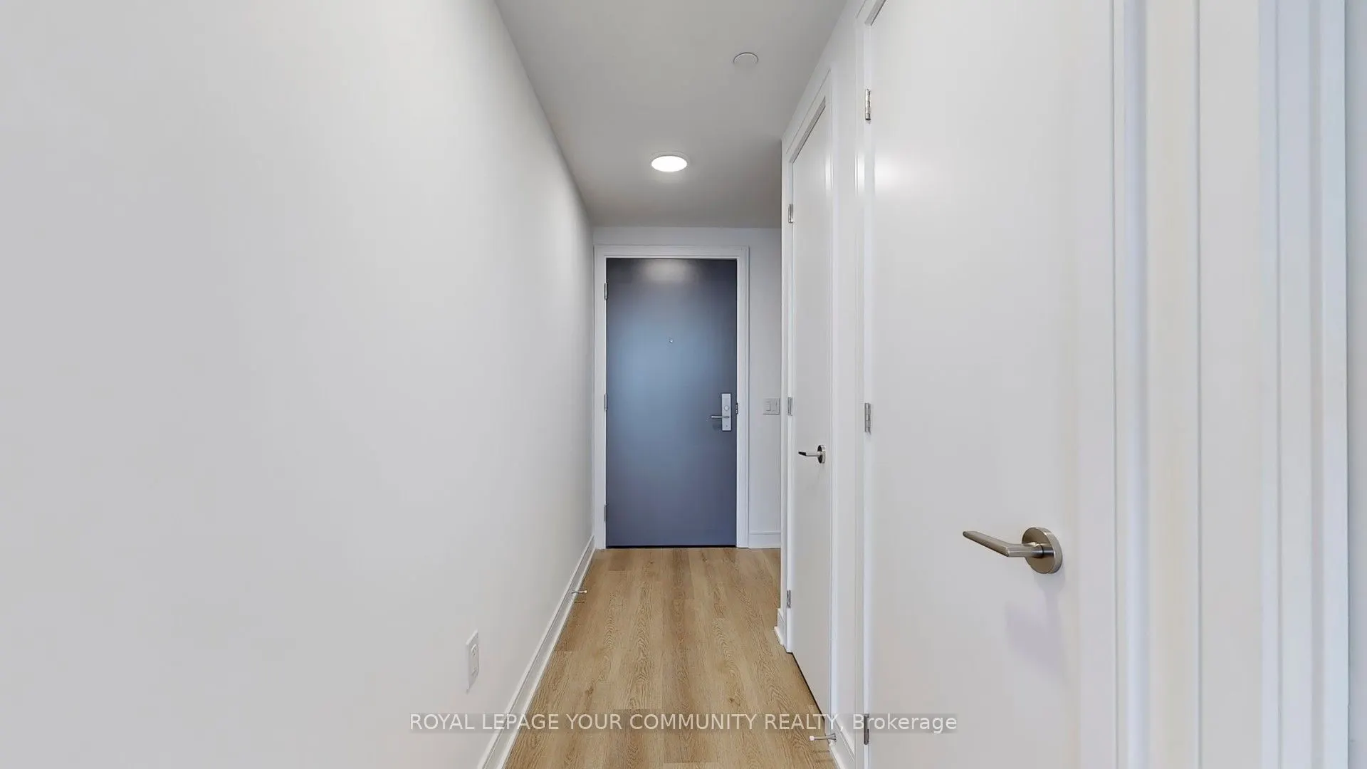 86 Dundas Street E #916