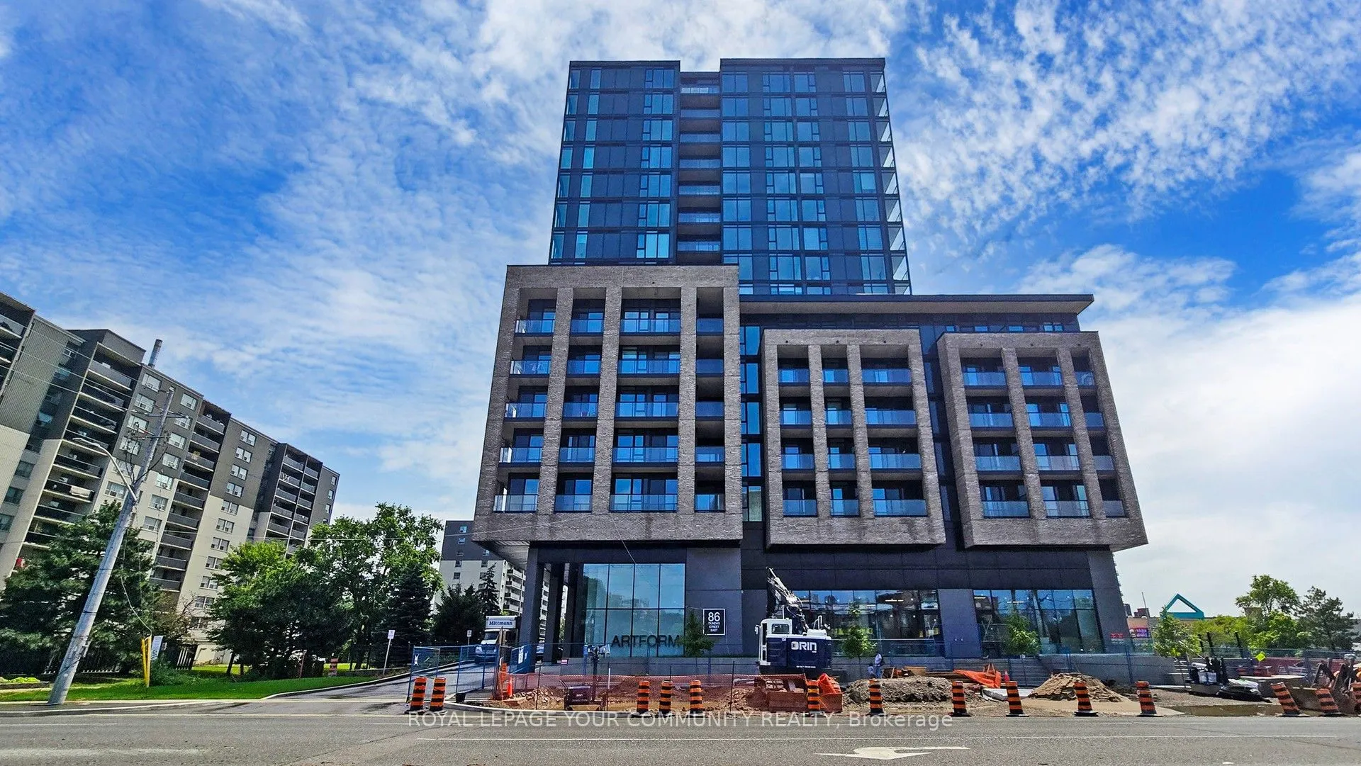 86 Dundas Street E #916