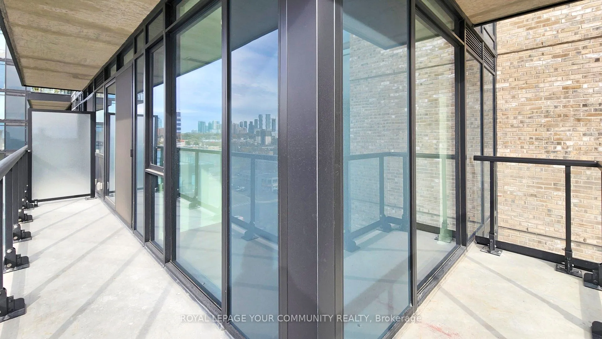 86 Dundas Street E #916