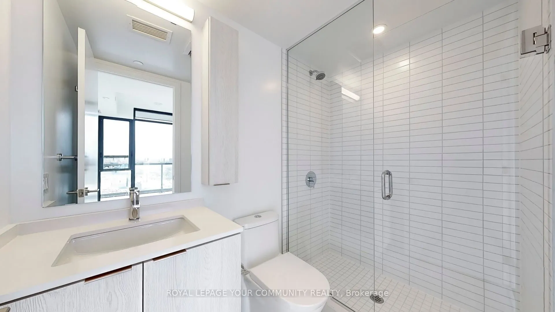 86 Dundas Street E #916