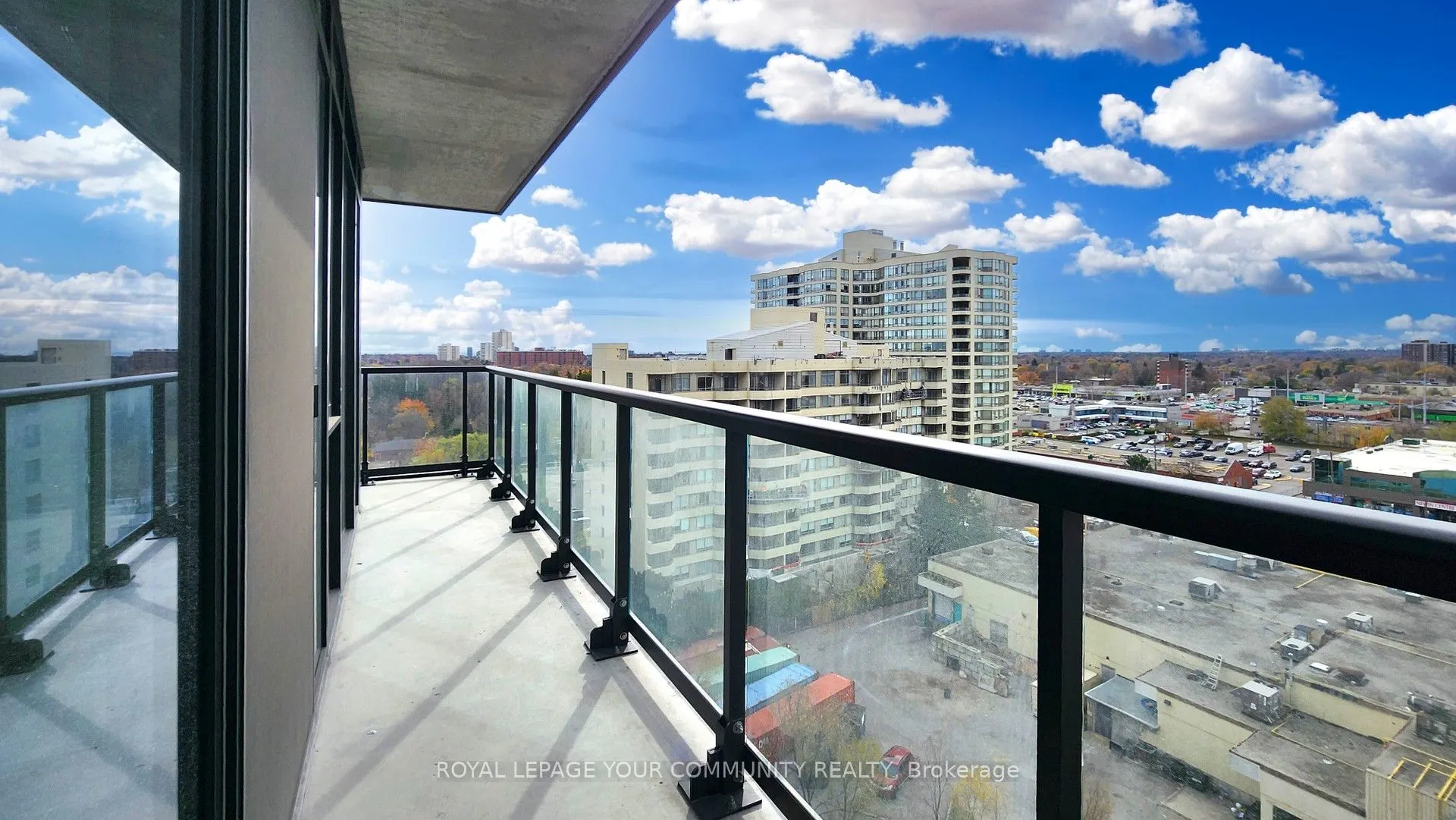 86 Dundas Street E #916