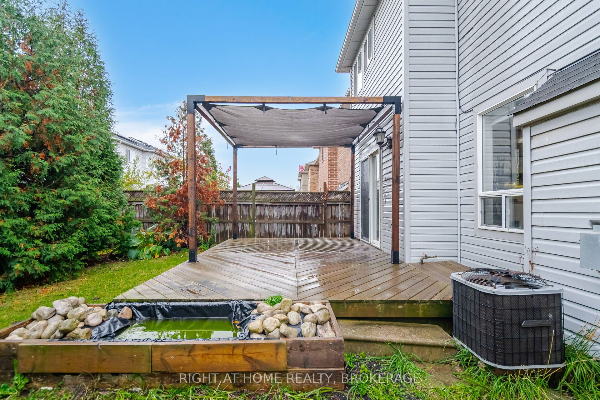 1190 Fox Crescent