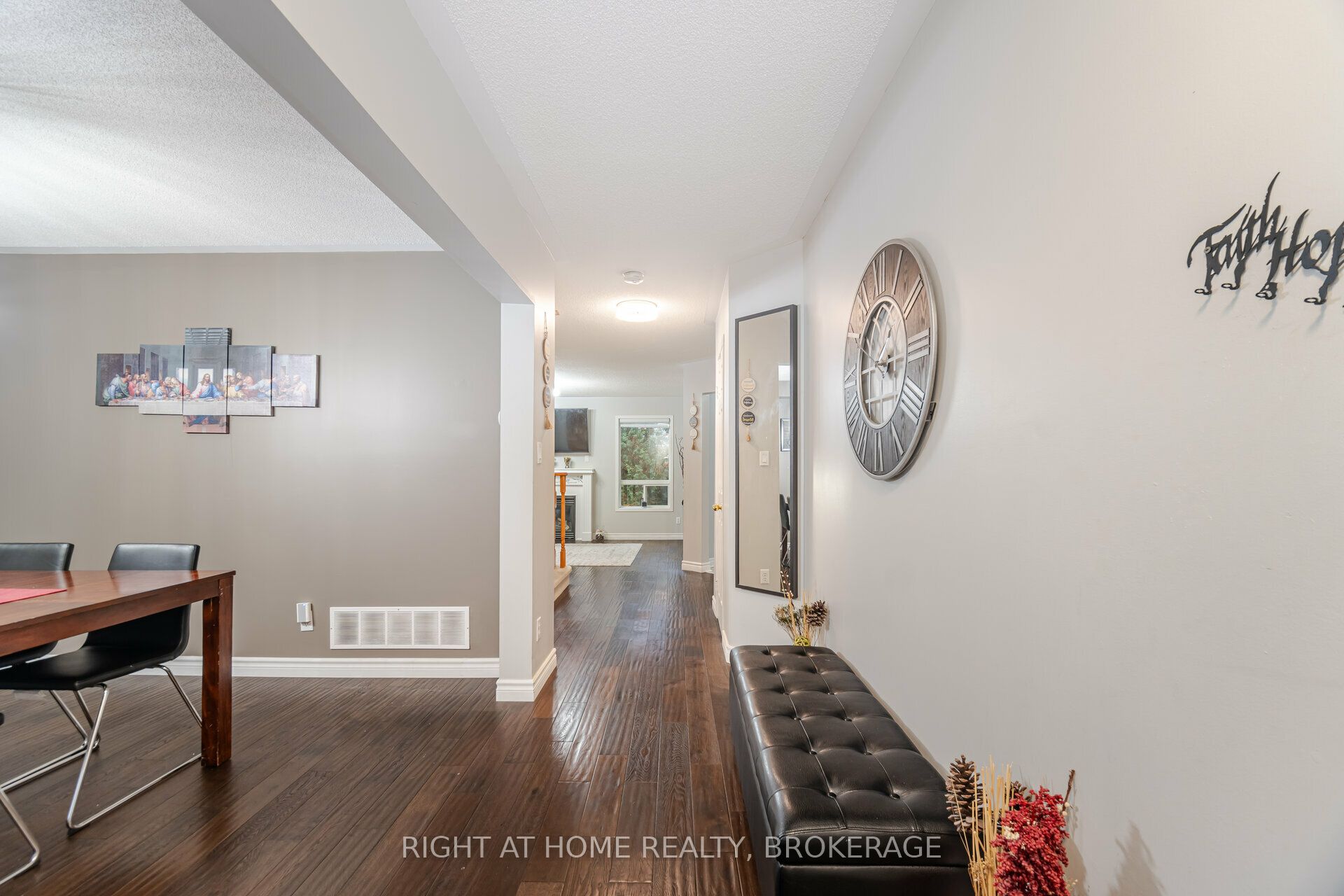 1190 Fox Crescent