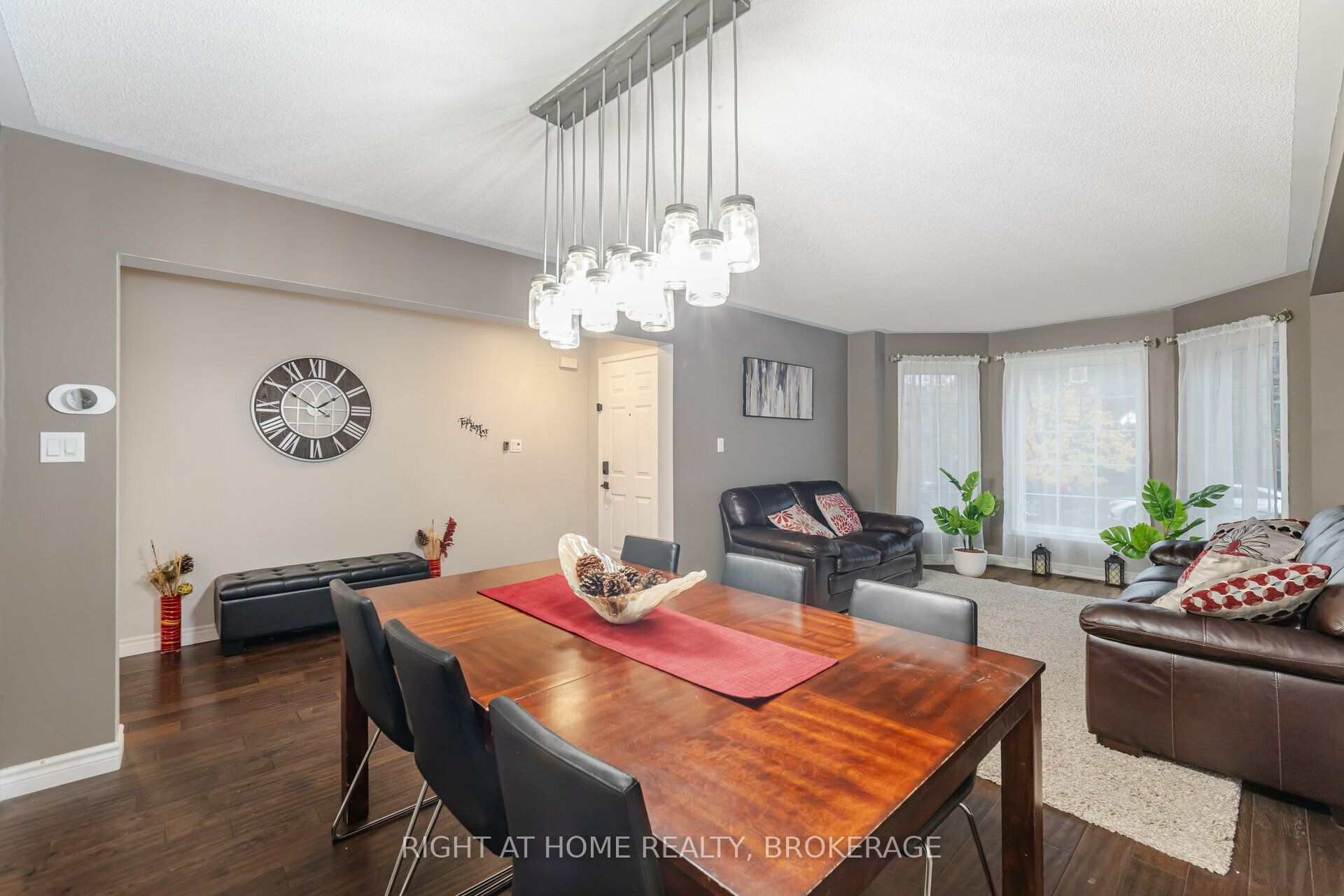 1190 Fox Crescent
