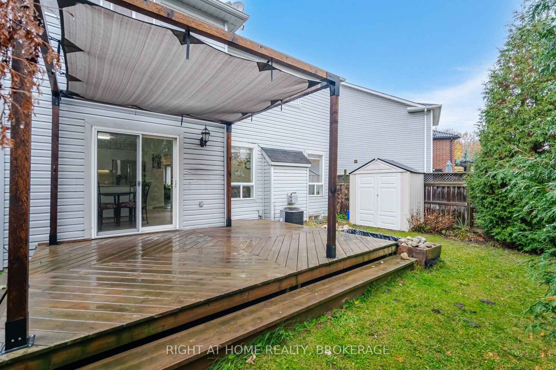 1190 Fox Crescent