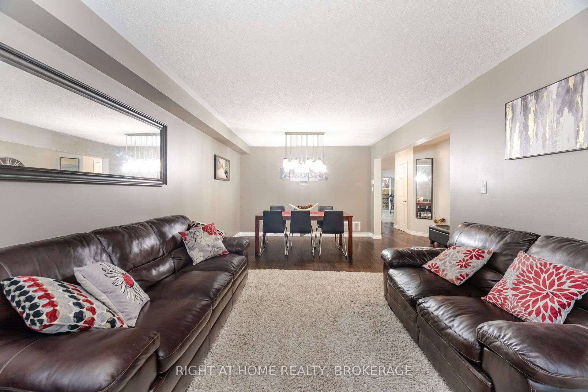 1190 Fox Crescent