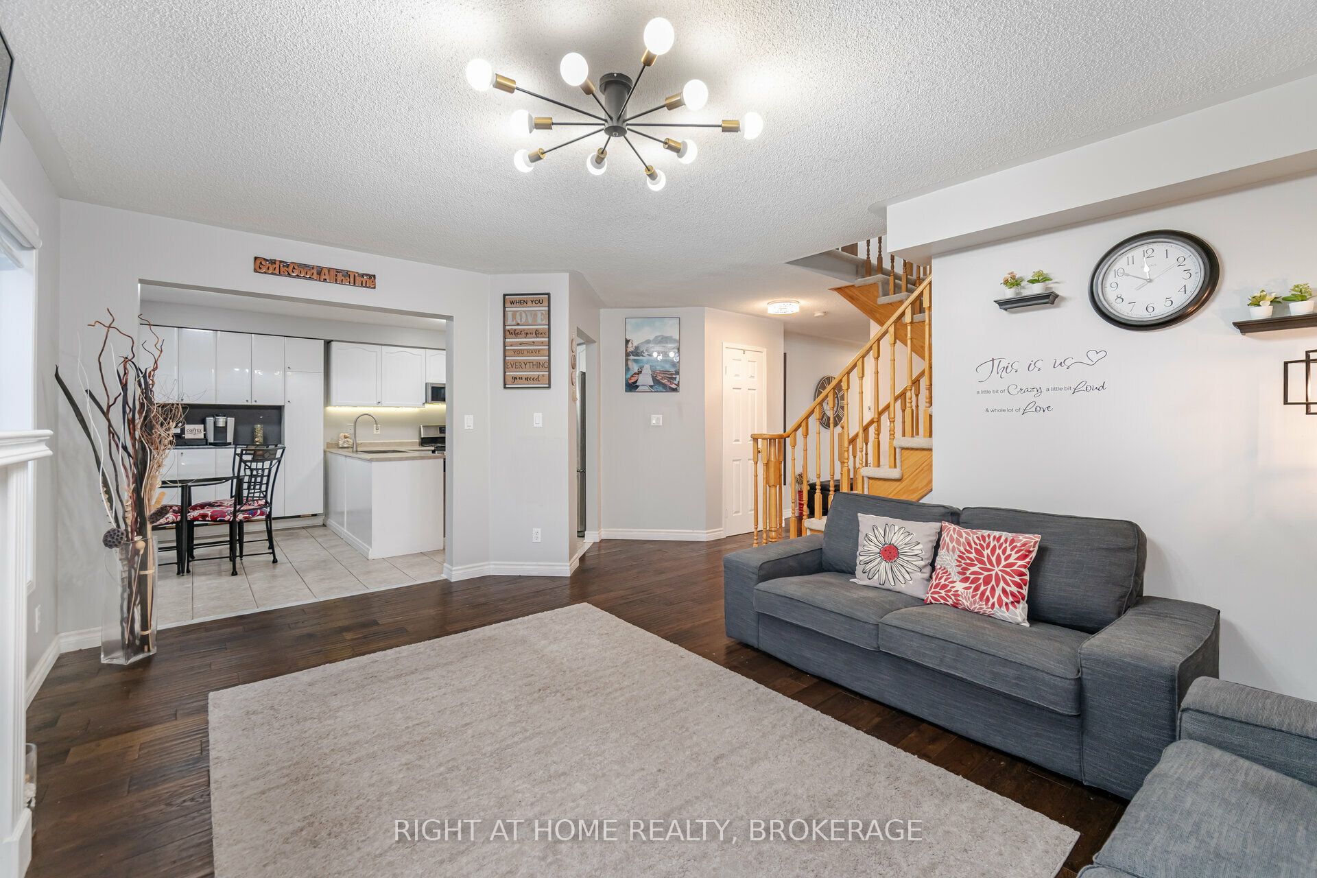 1190 Fox Crescent