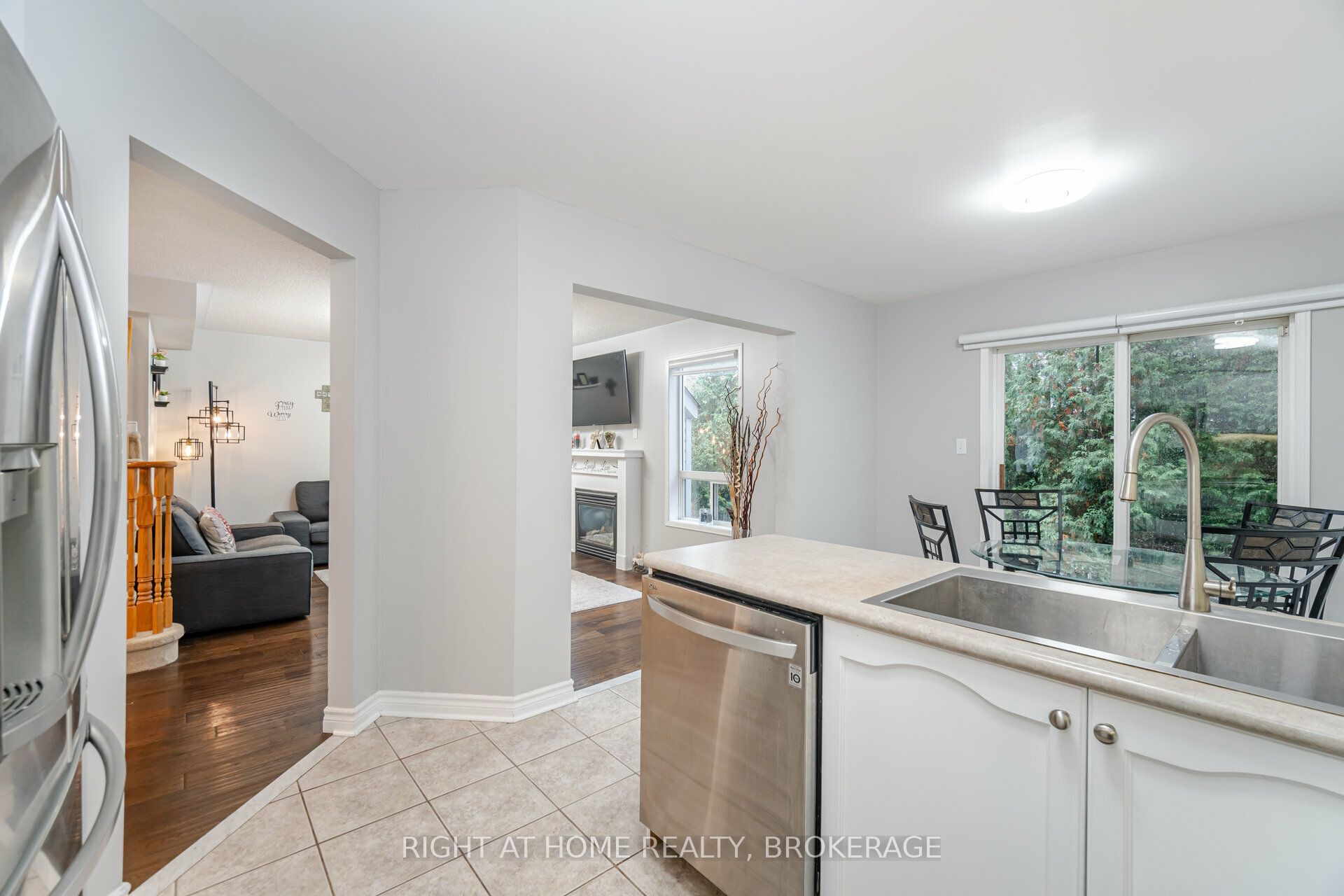 1190 Fox Crescent