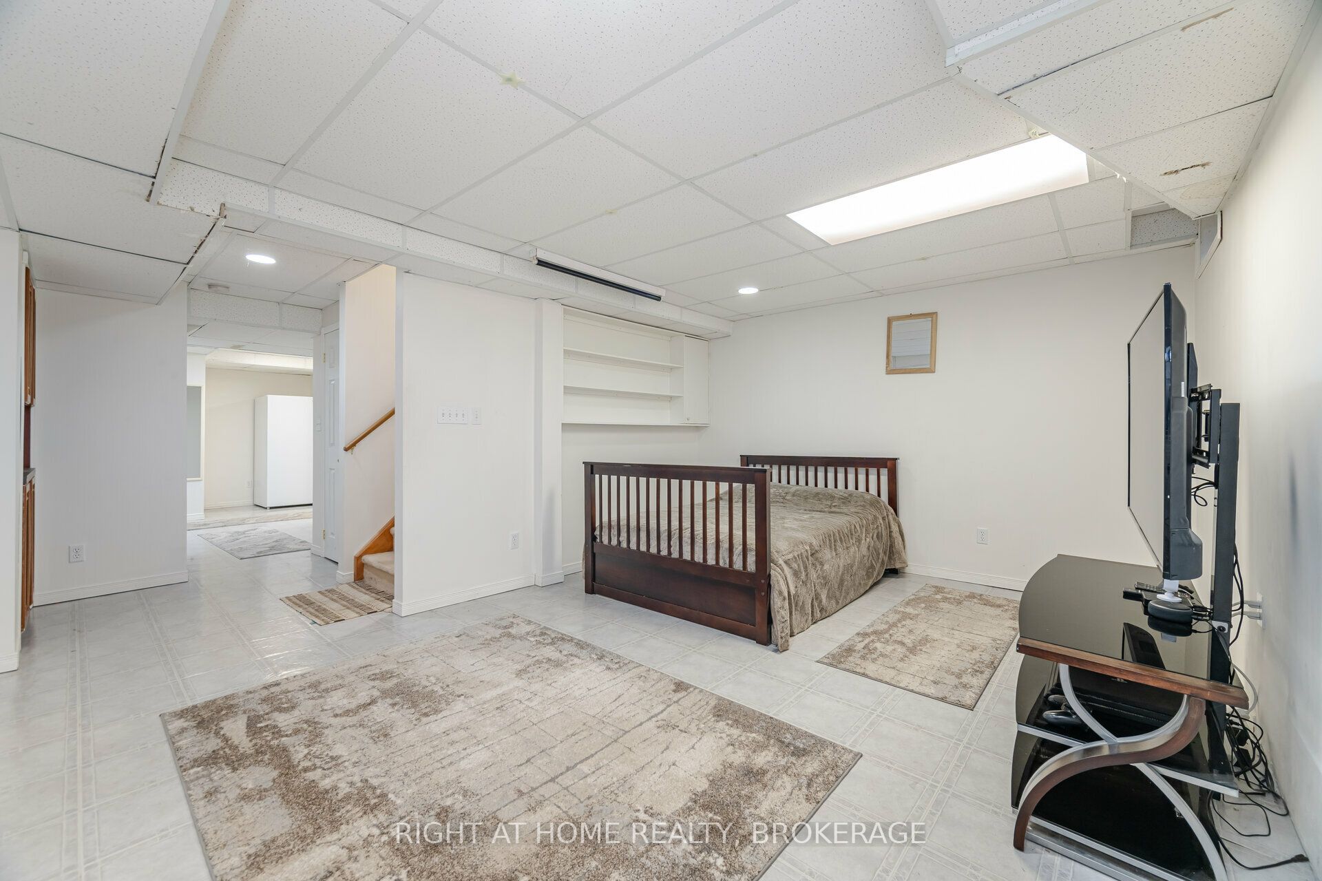 1190 Fox Crescent