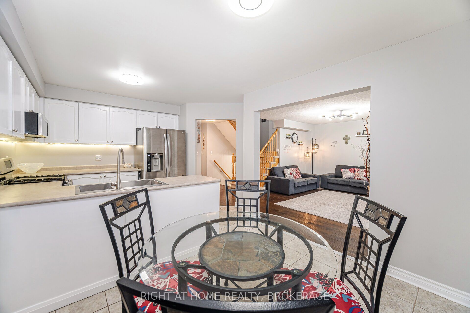 1190 Fox Crescent