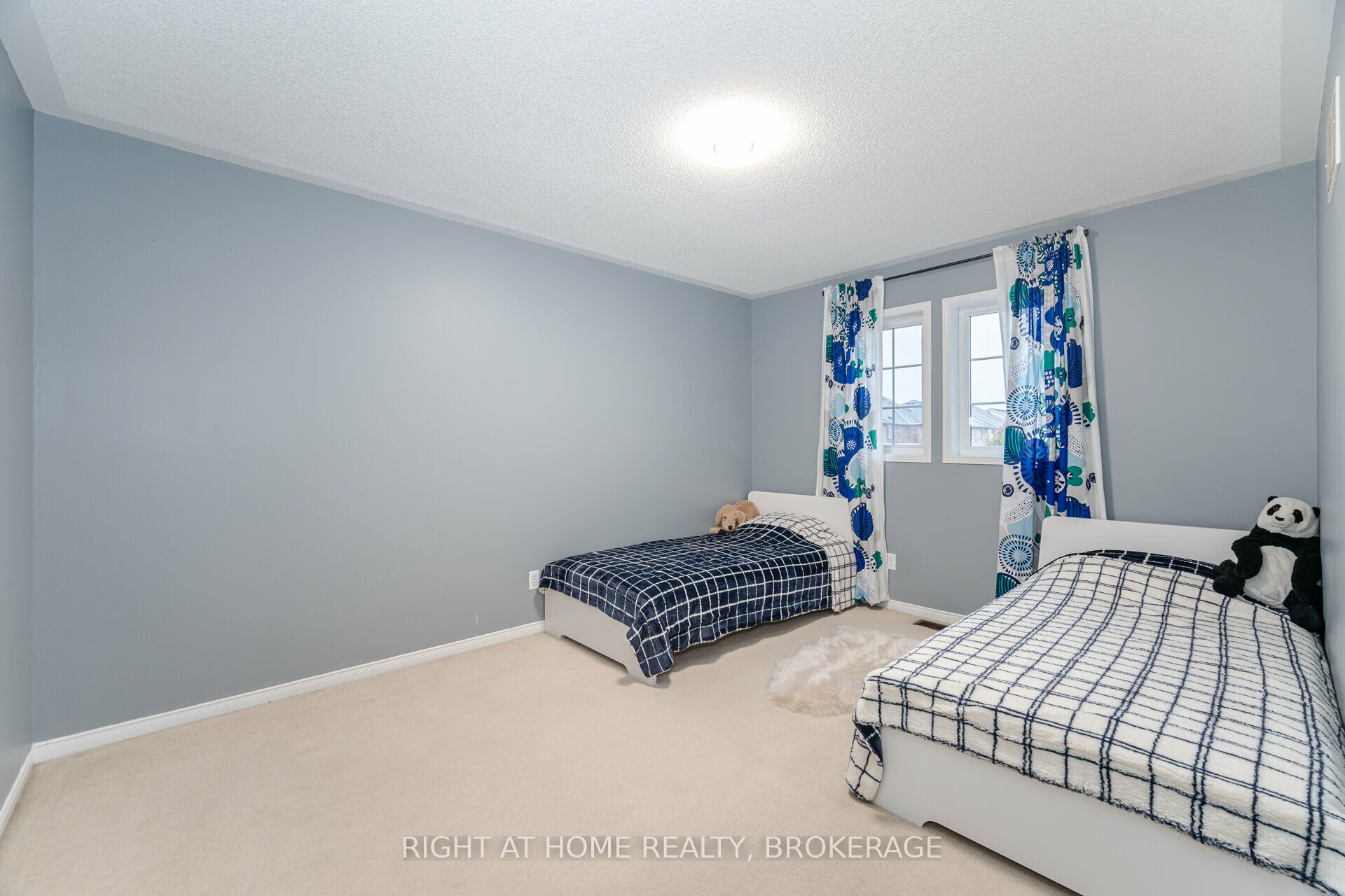 1190 Fox Crescent