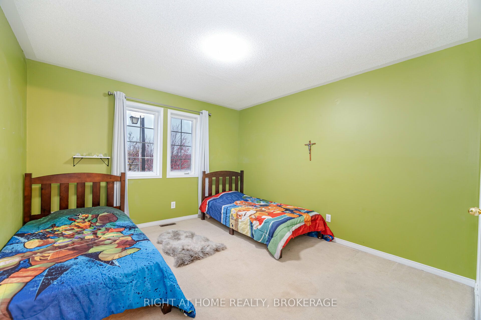 1190 Fox Crescent