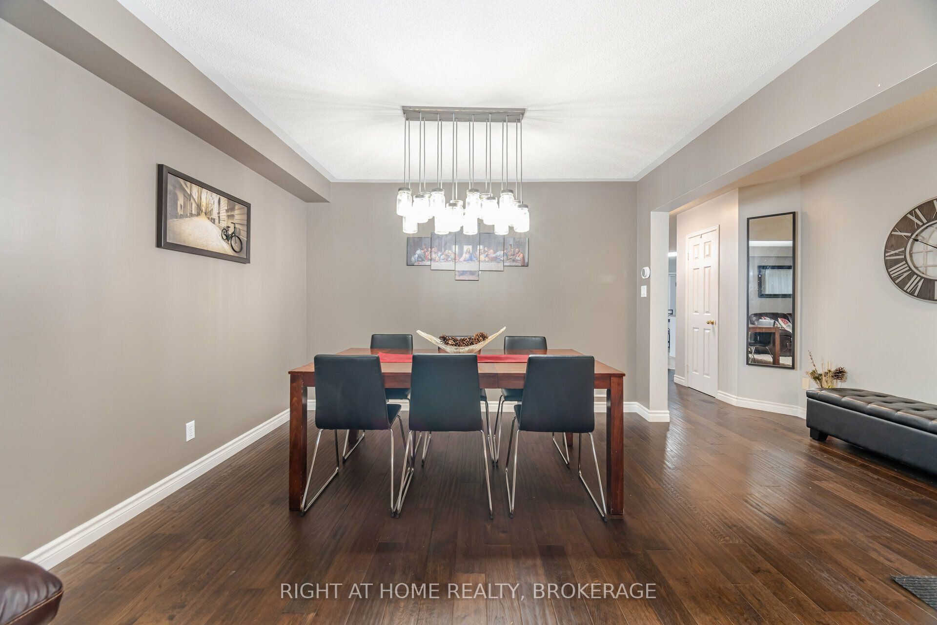 1190 Fox Crescent