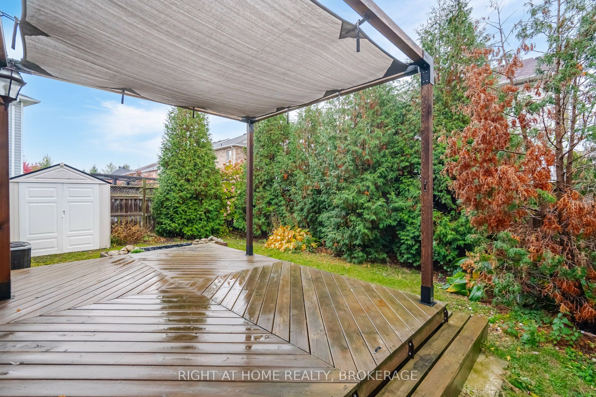 1190 Fox Crescent
