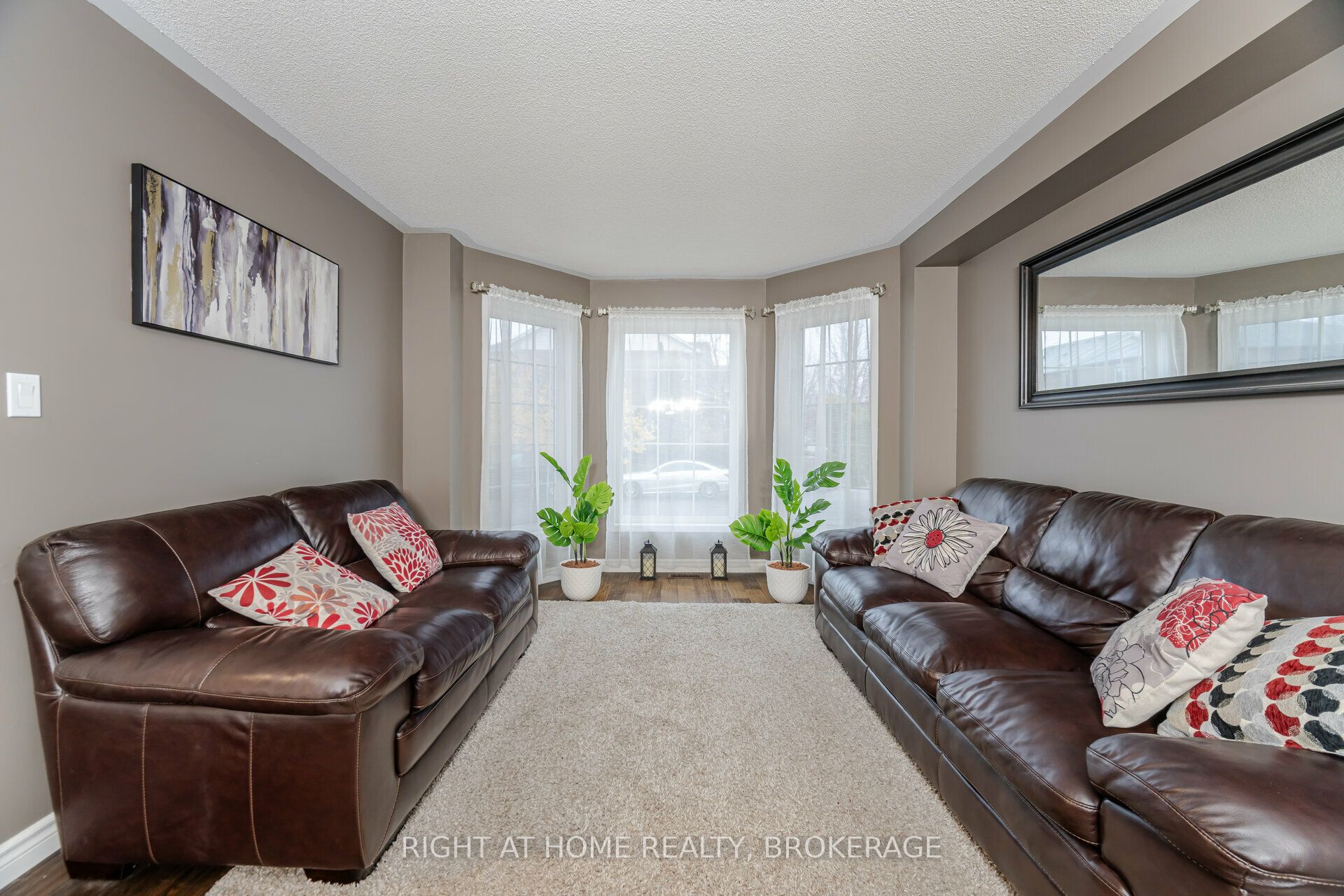 1190 Fox Crescent