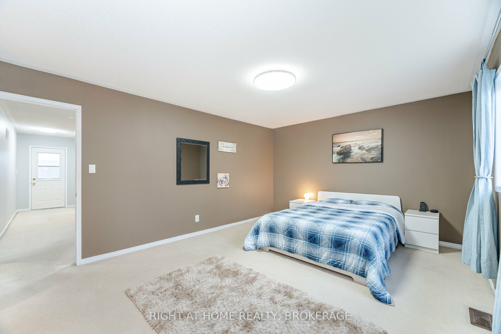 1190 Fox Crescent