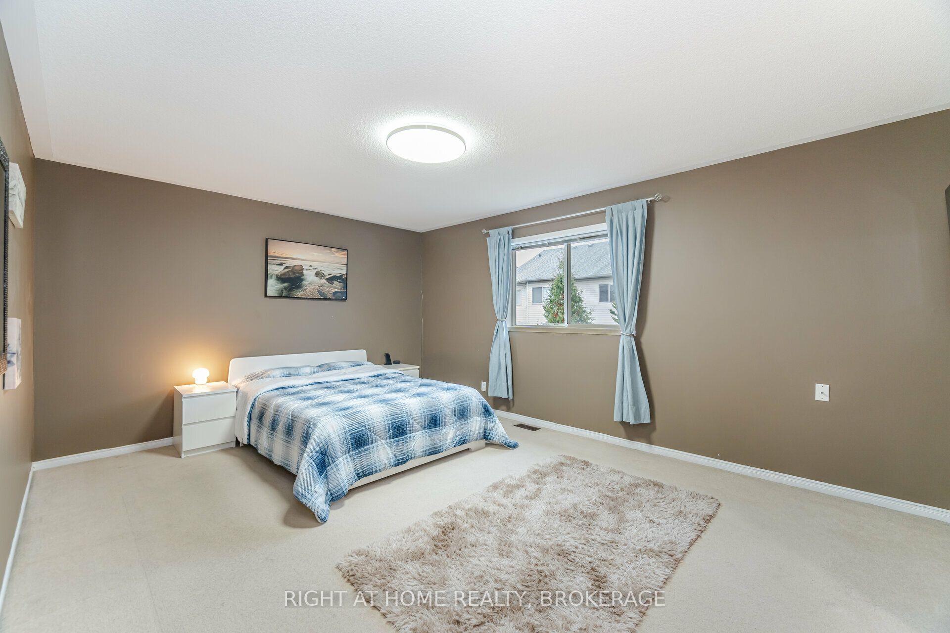 1190 Fox Crescent