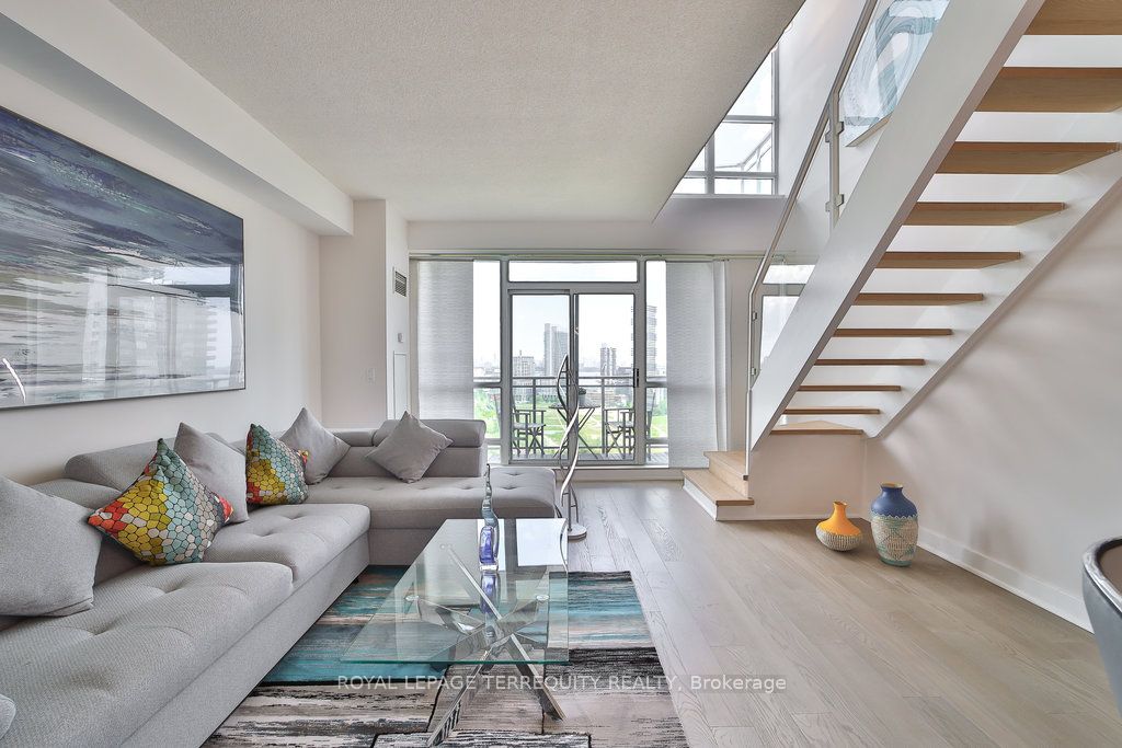 185 Legion Road N, #Ph06