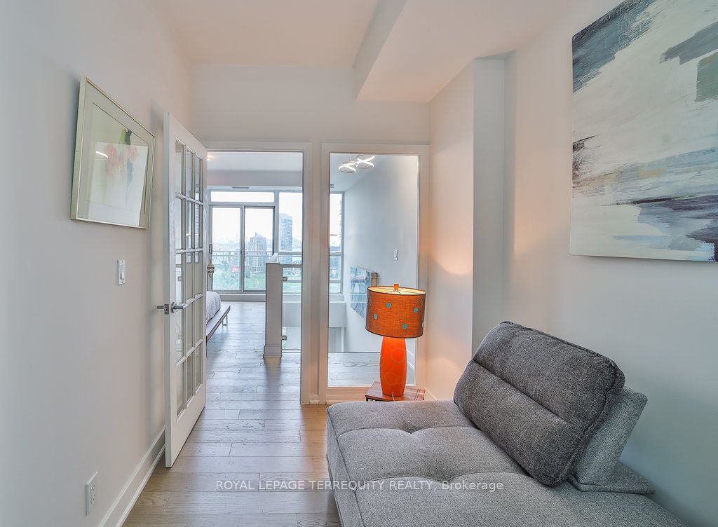 185 Legion Road N, #Ph06