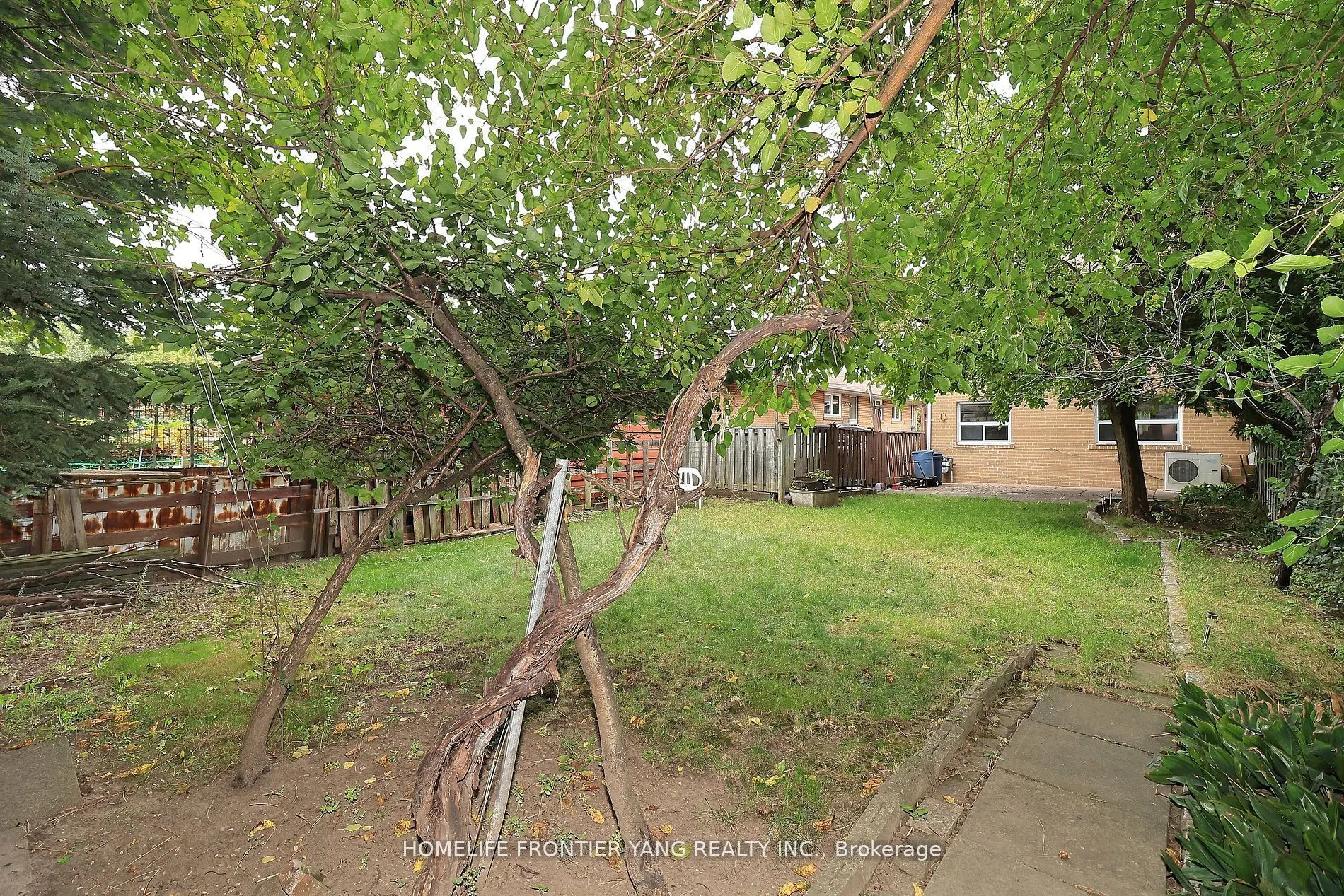 49 Graystone Gardens