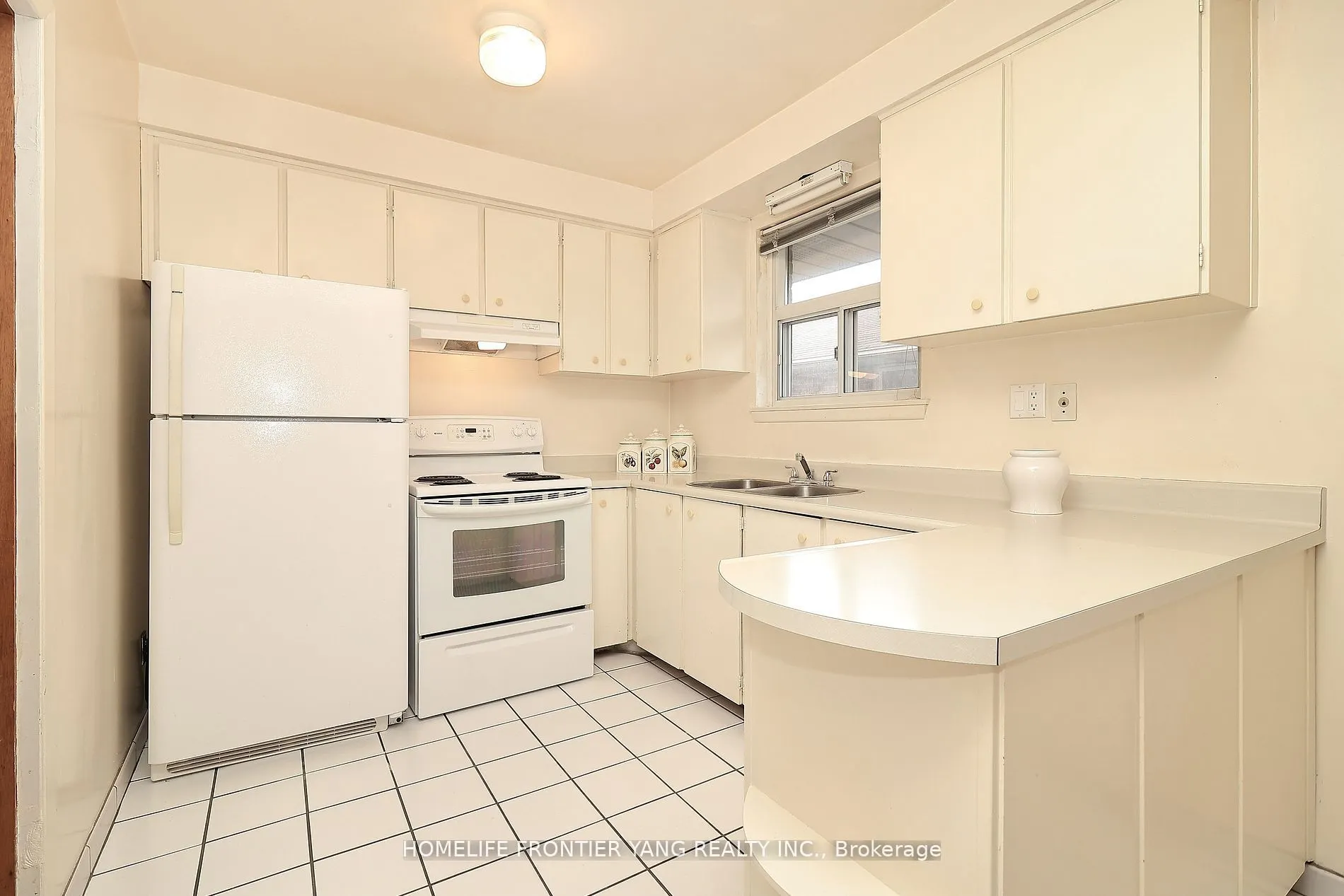 49 Graystone Gardens