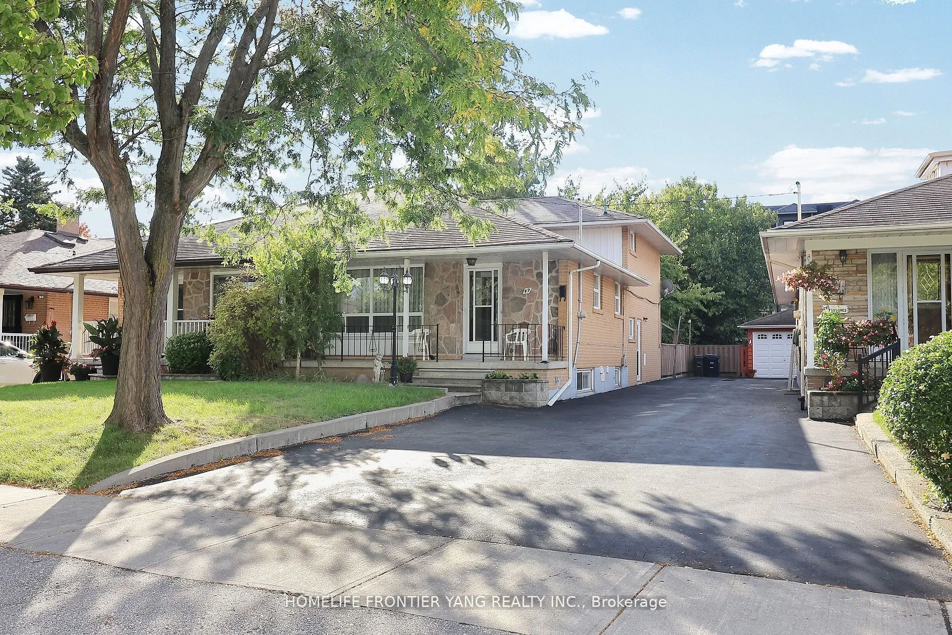 49 Graystone Gardens