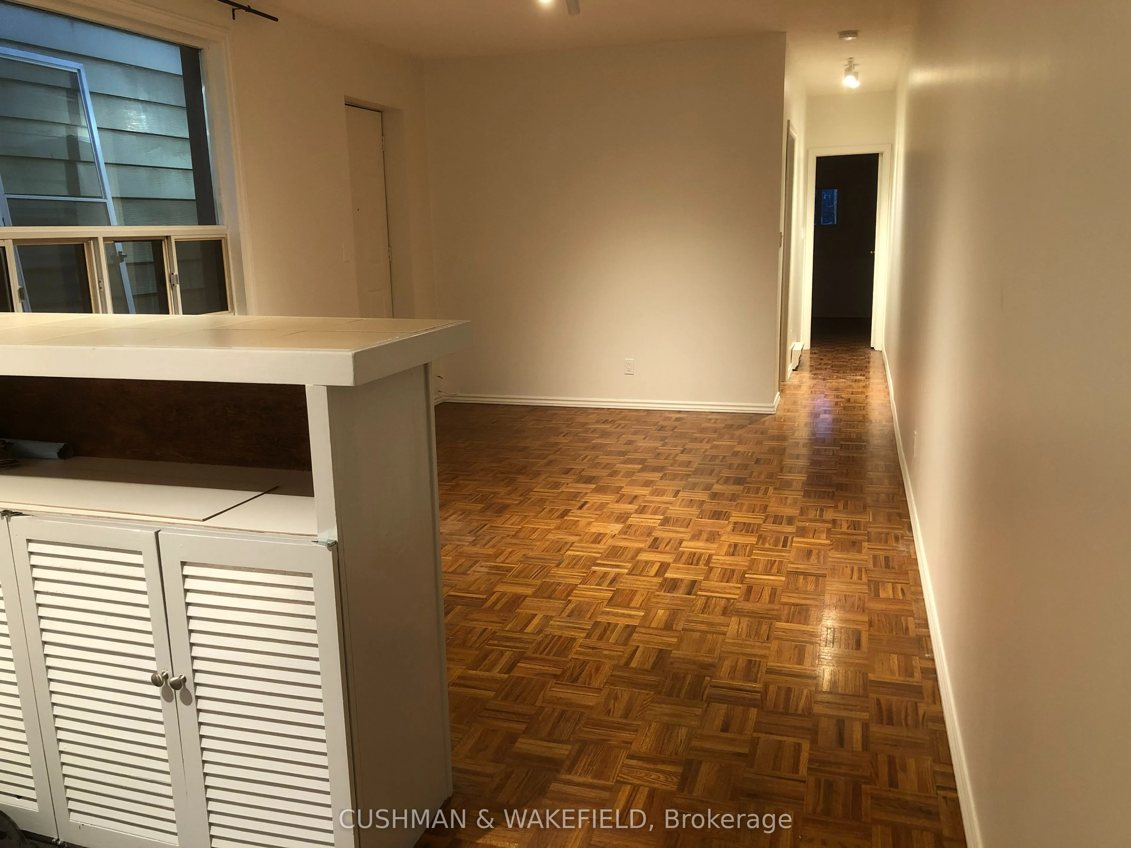 2913 Dundas Street W