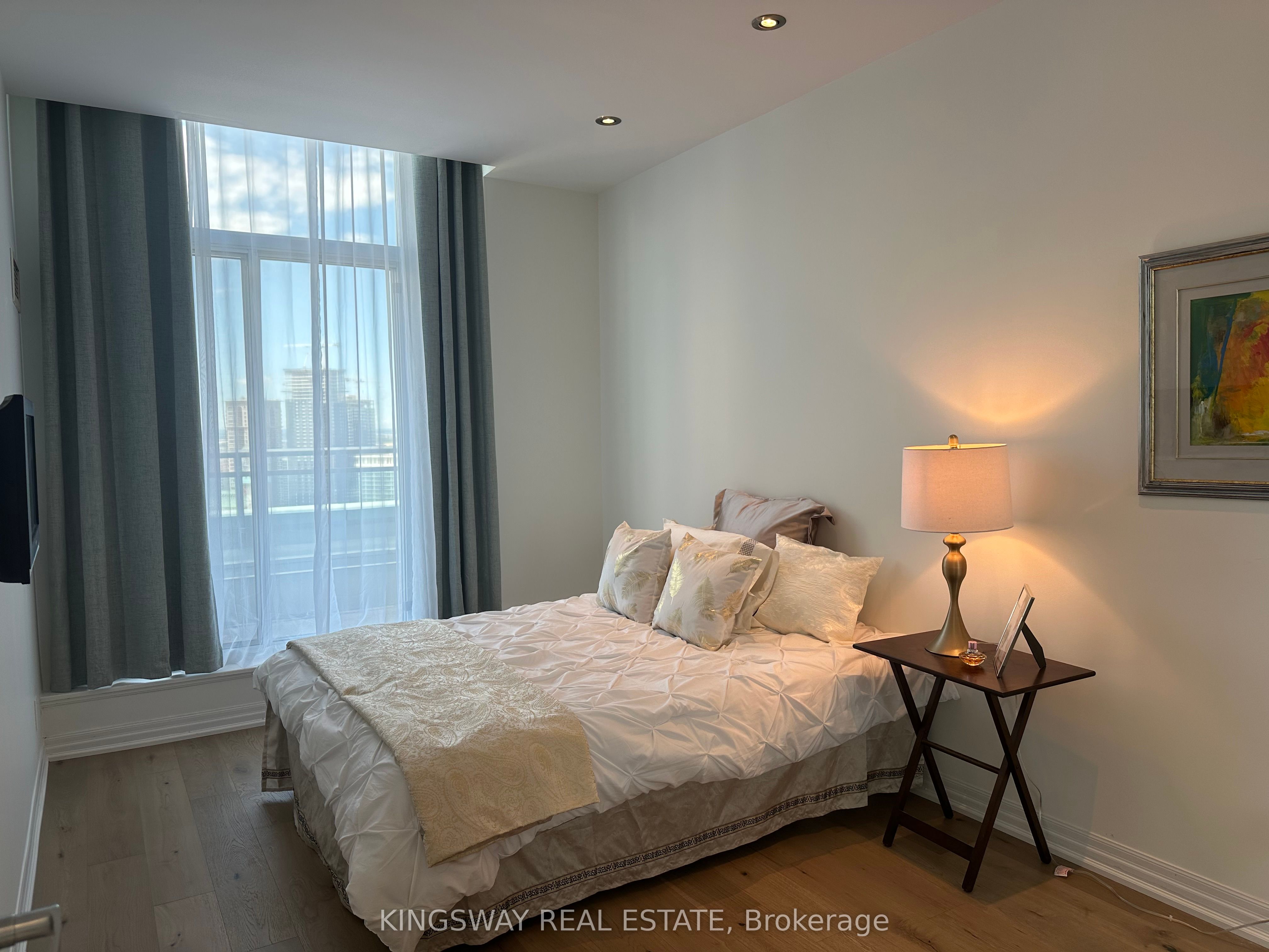 220 Burnhamthorpe Road W #3404