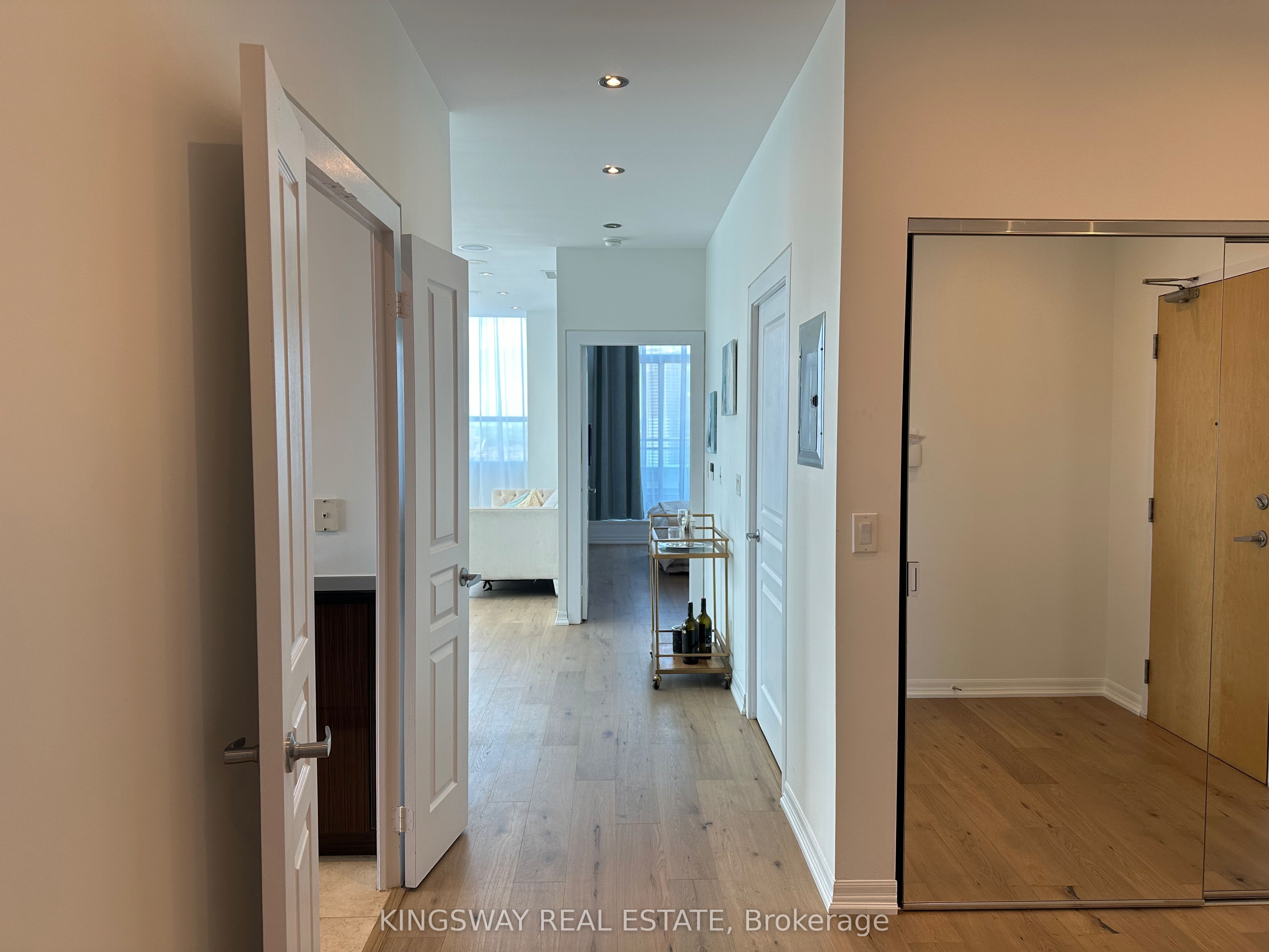 220 Burnhamthorpe Road W #3404