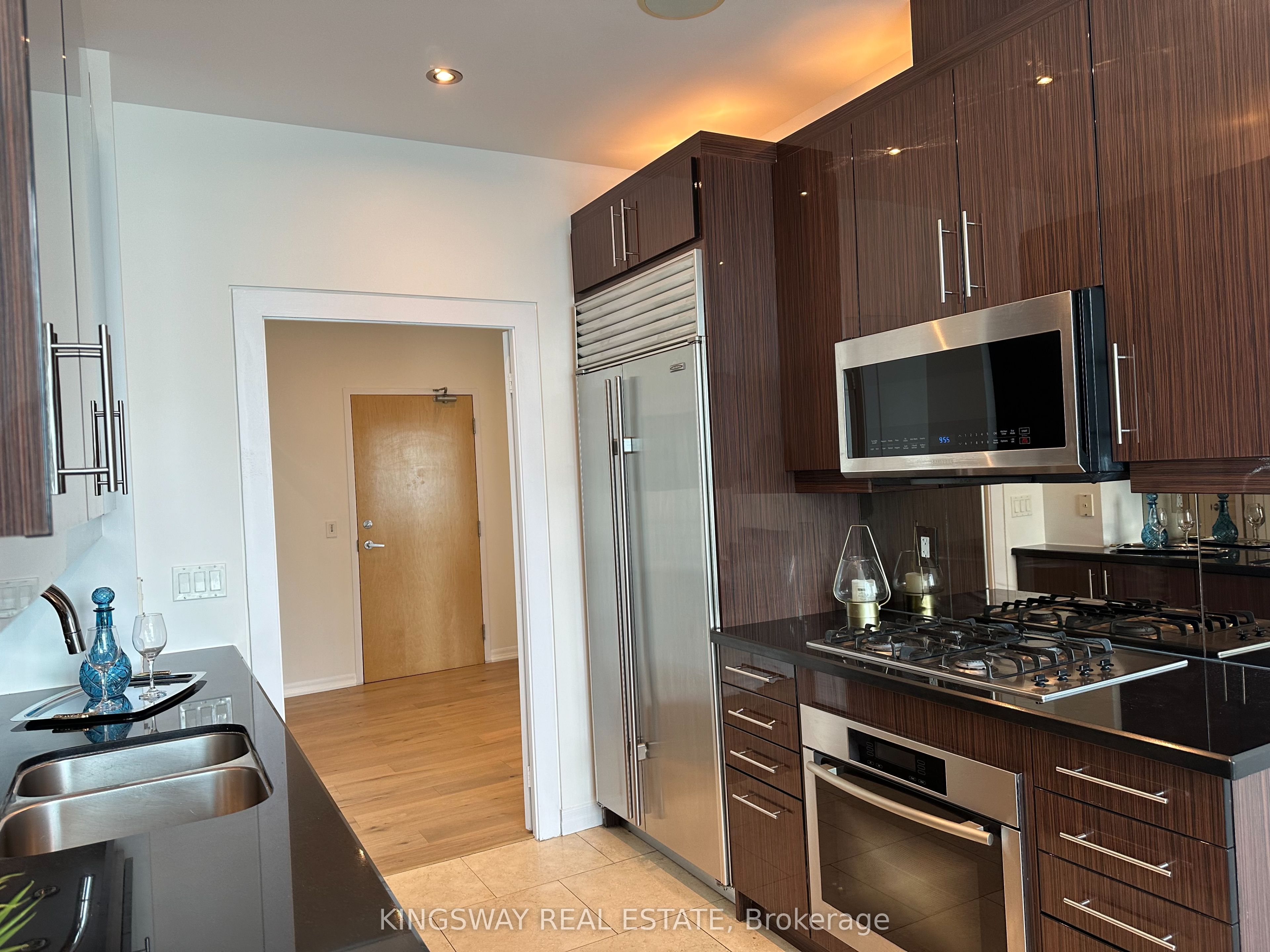 220 Burnhamthorpe Road W #3404
