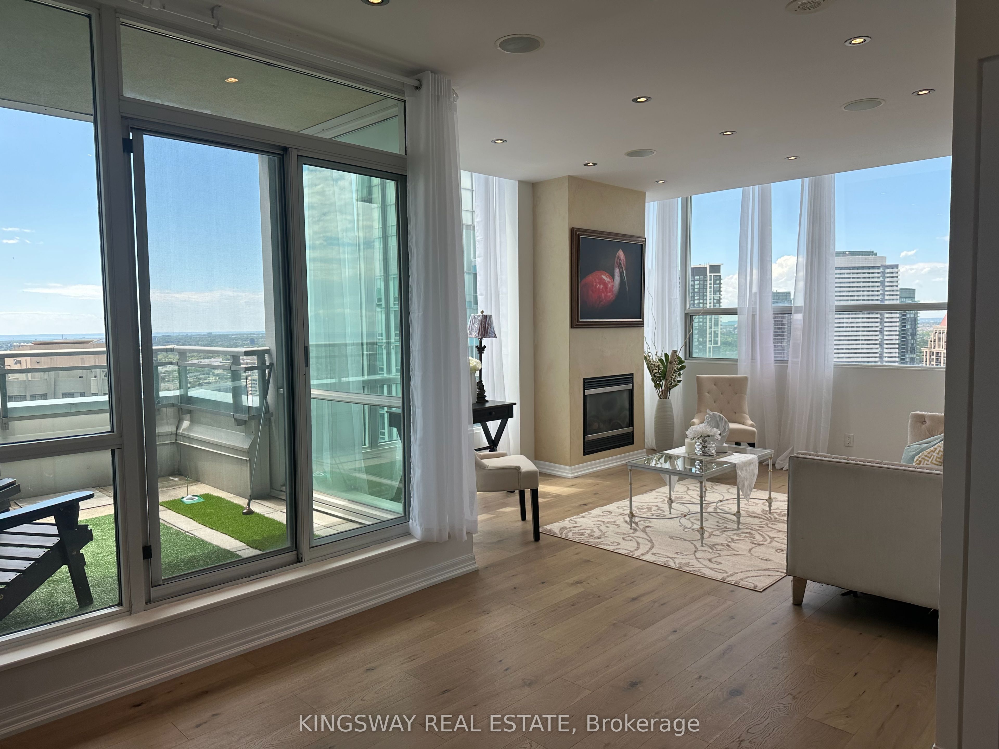 220 Burnhamthorpe Road W #3404