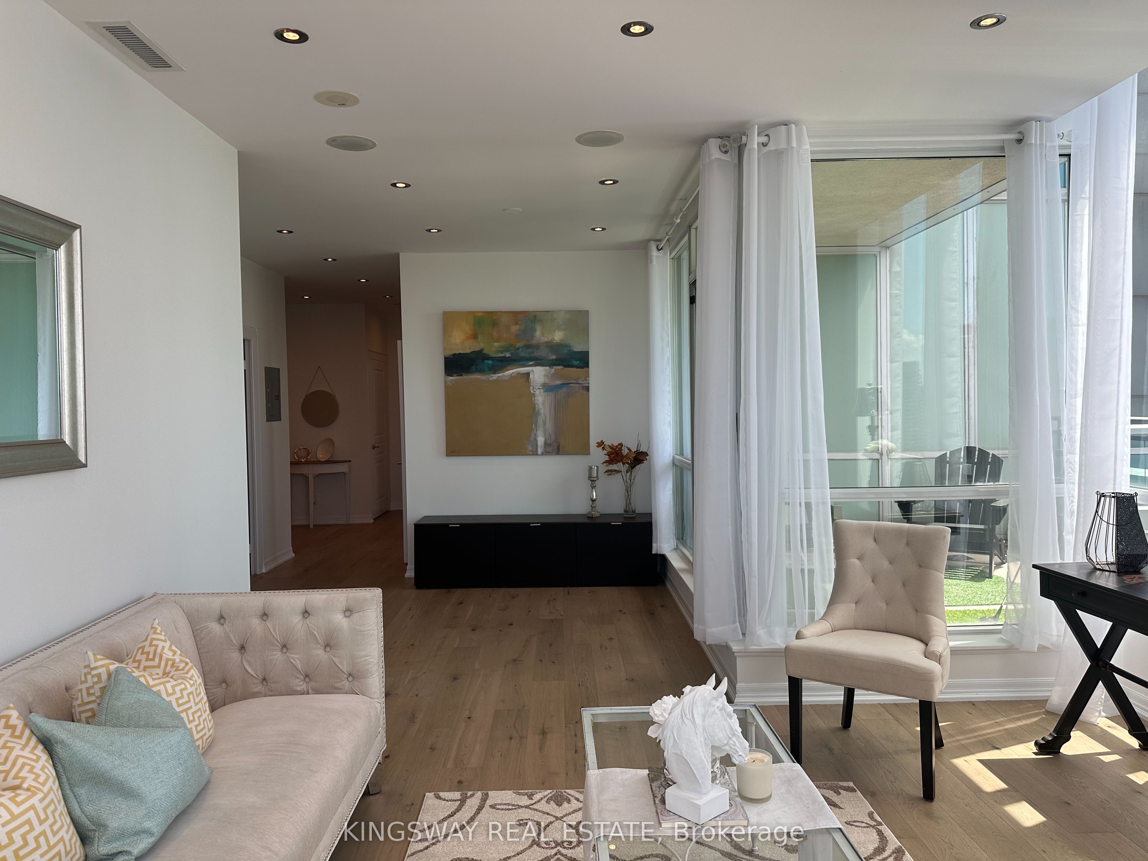 220 Burnhamthorpe Road W #3404