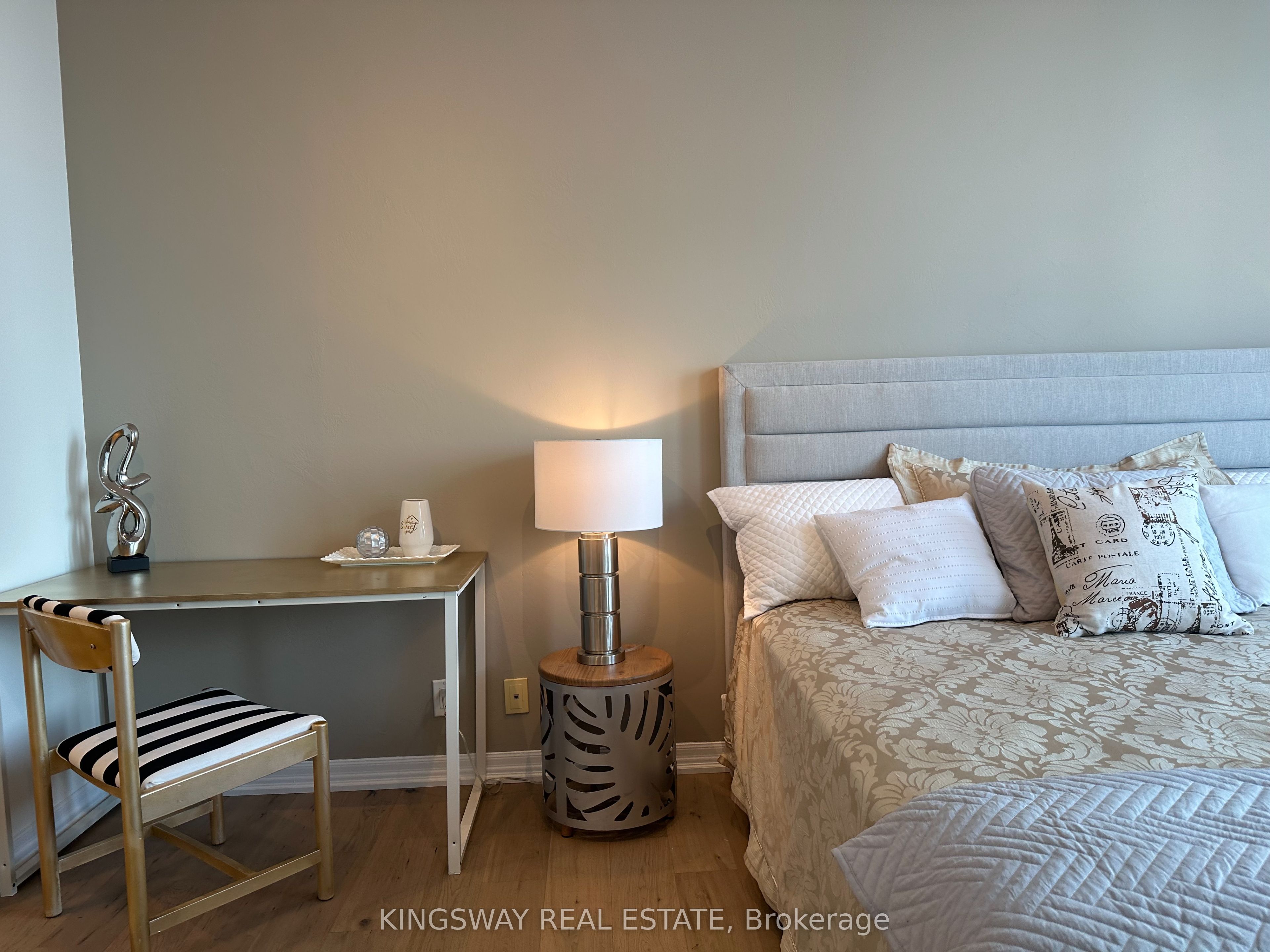 220 Burnhamthorpe Road W #3404