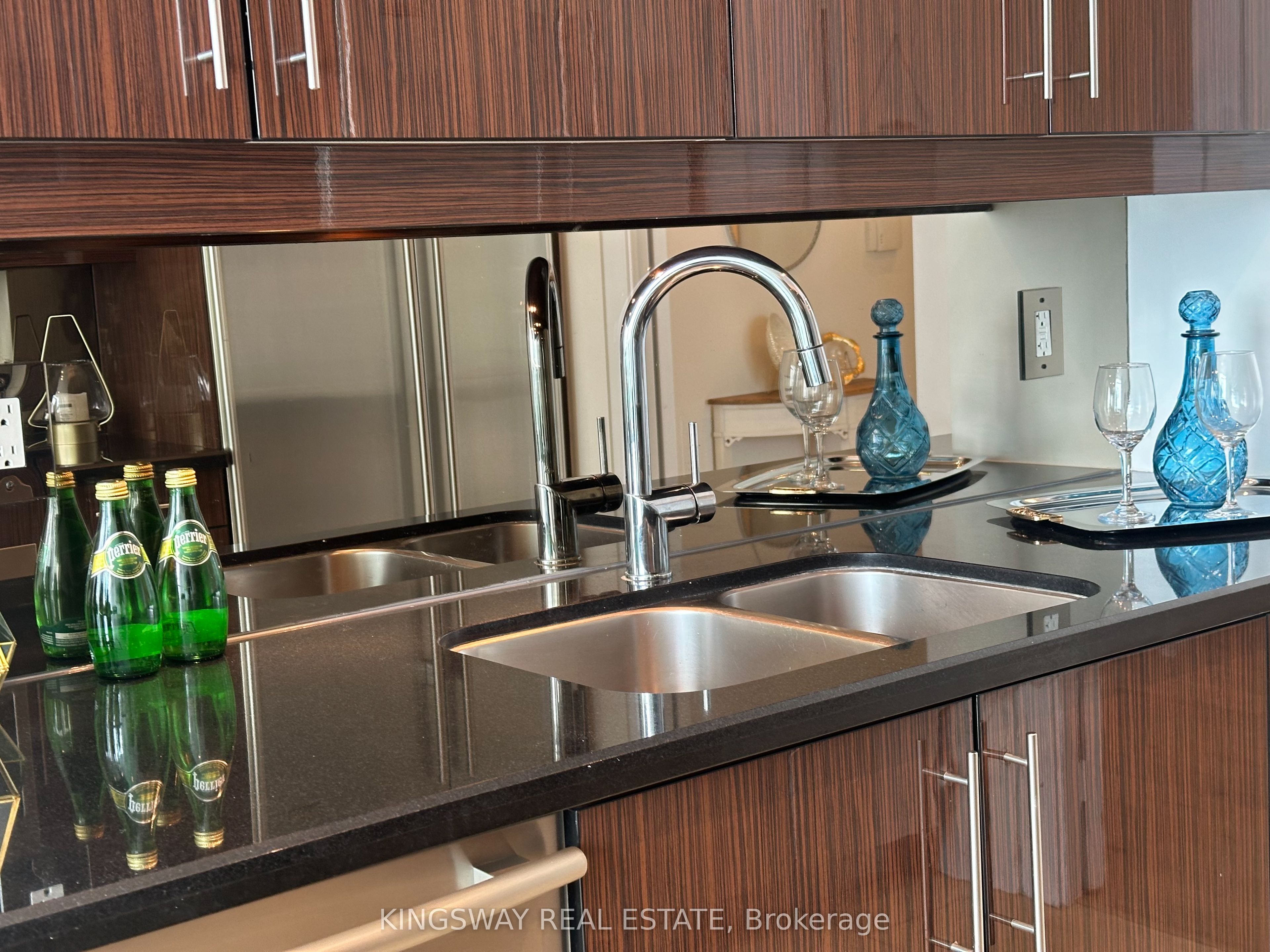 220 Burnhamthorpe Road W #3404
