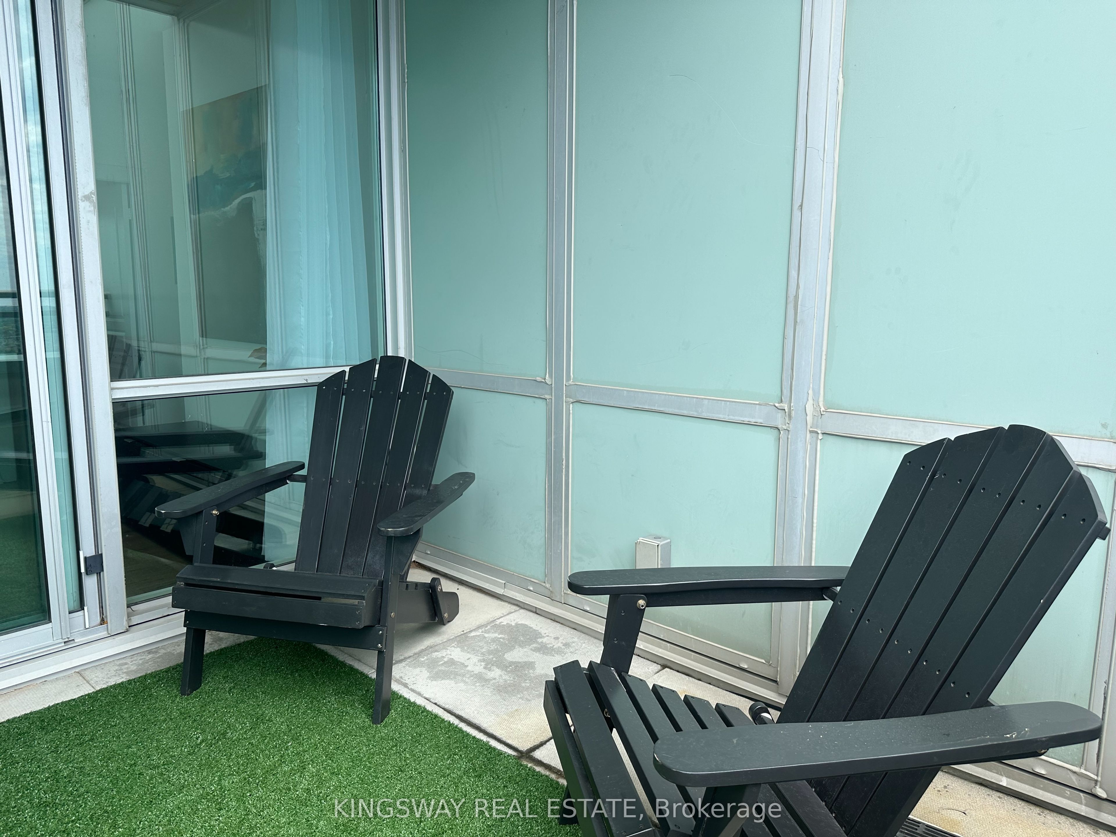 220 Burnhamthorpe Road W #3404