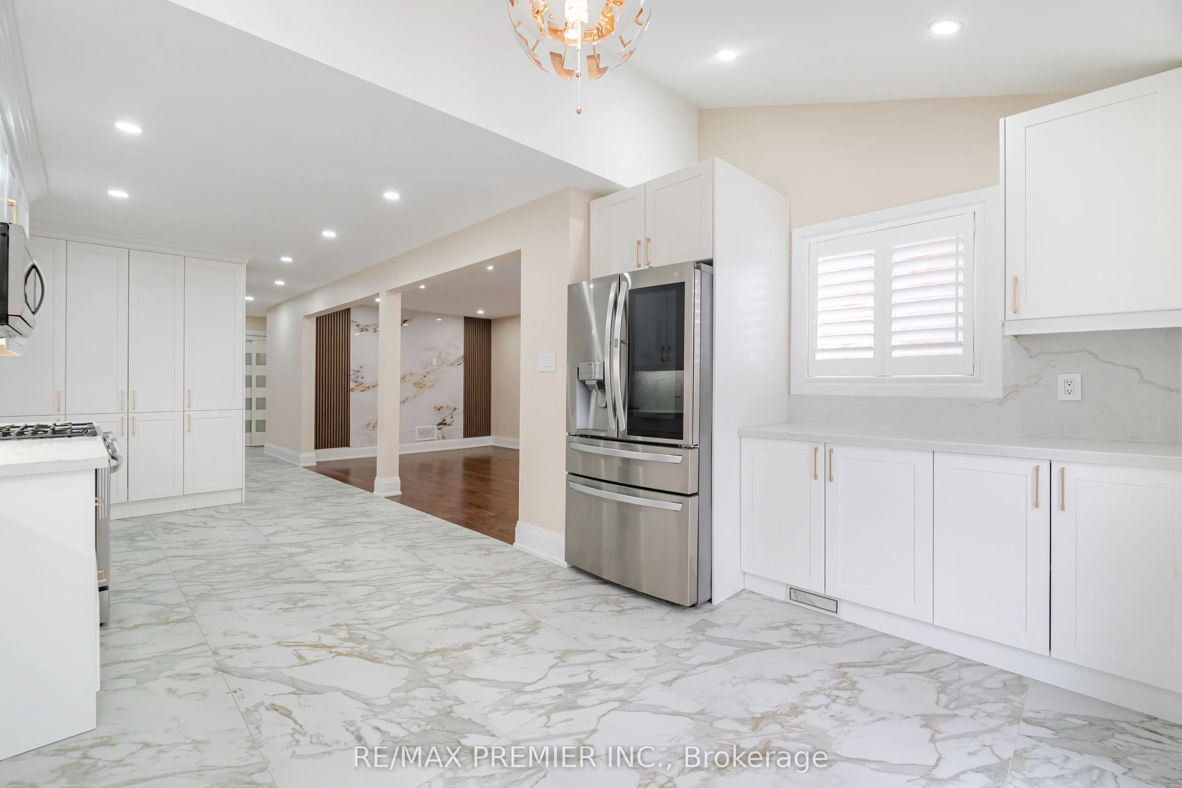 495 Fairview Road W