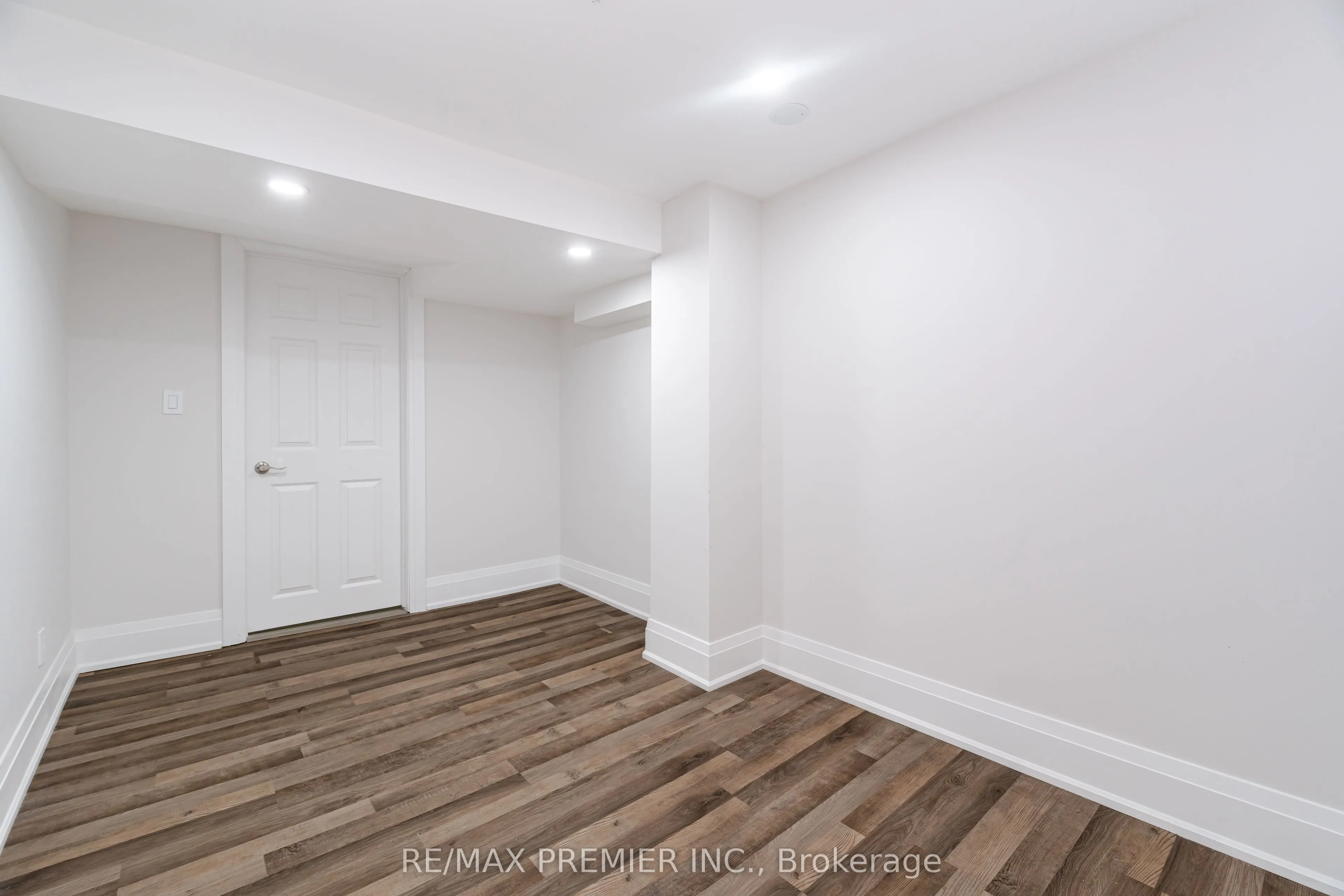 495 Fairview Road W